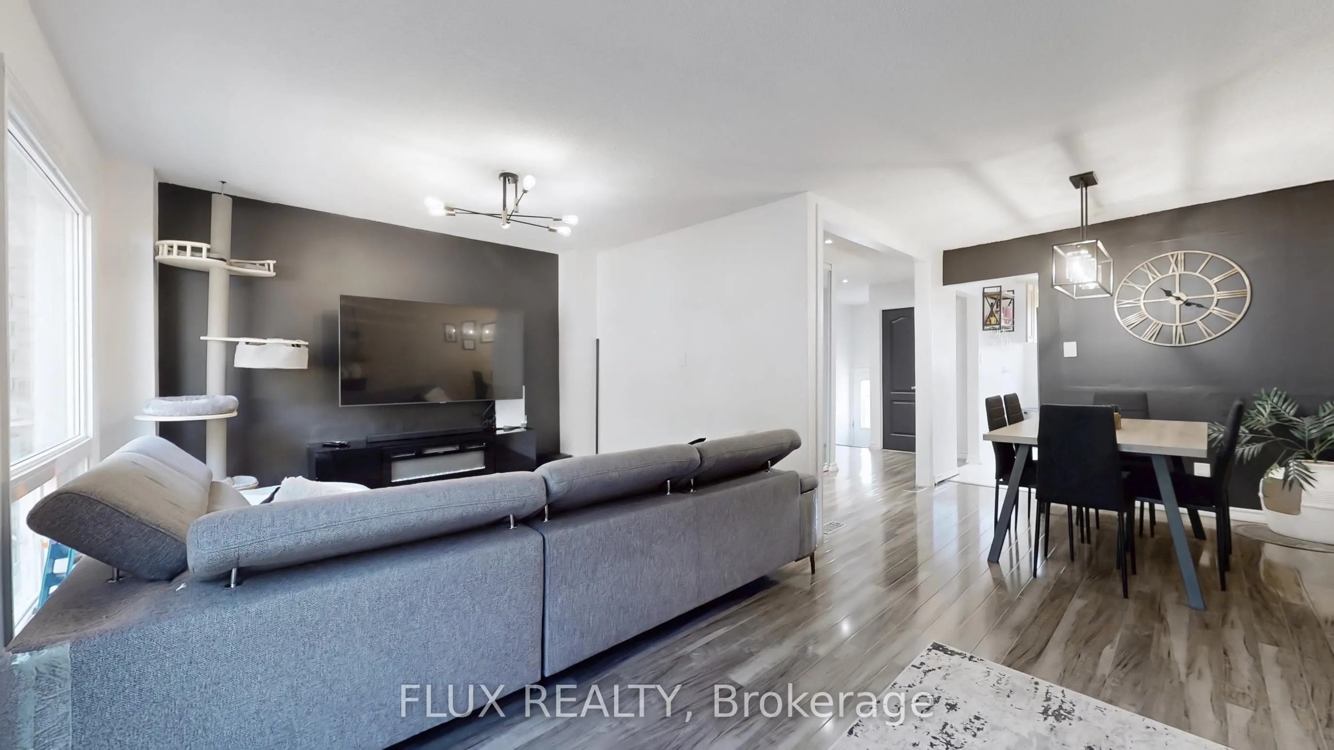 52 Adelaide Street, #32