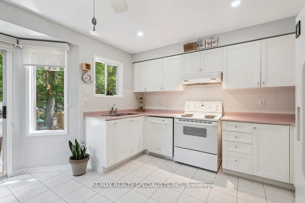 93 Glen Eton Road