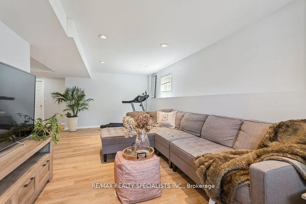 93 Glen Eton Road