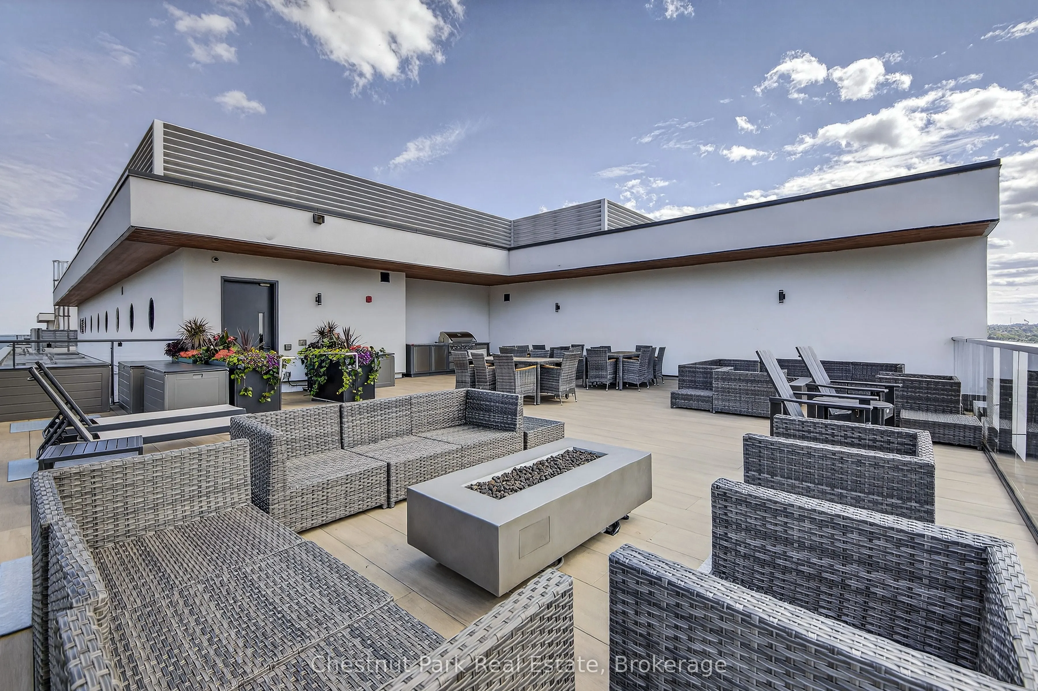 185 Dunlop Street E, #823