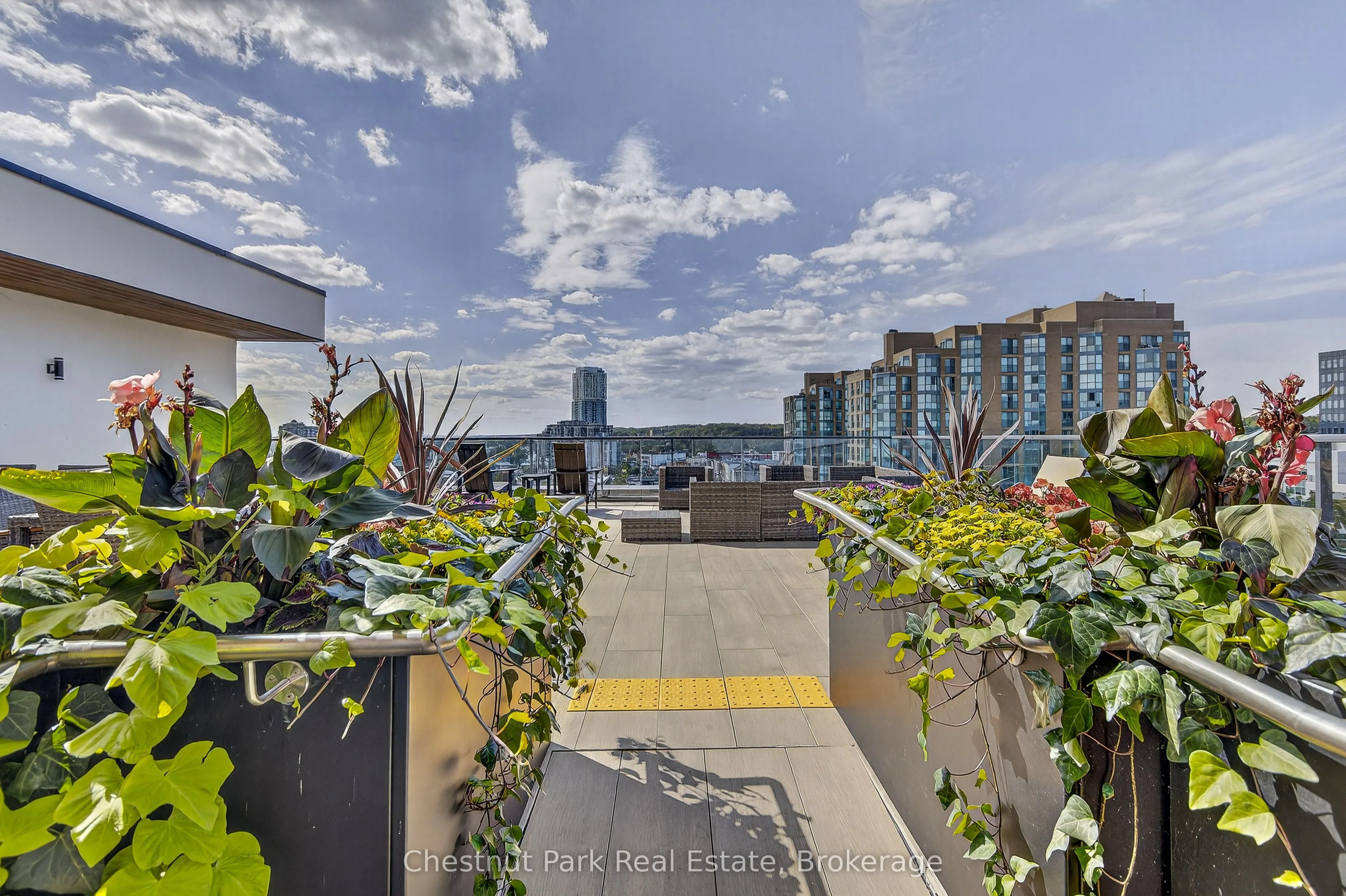 185 Dunlop Street E, #823