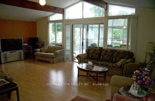 4 Pinetree Court