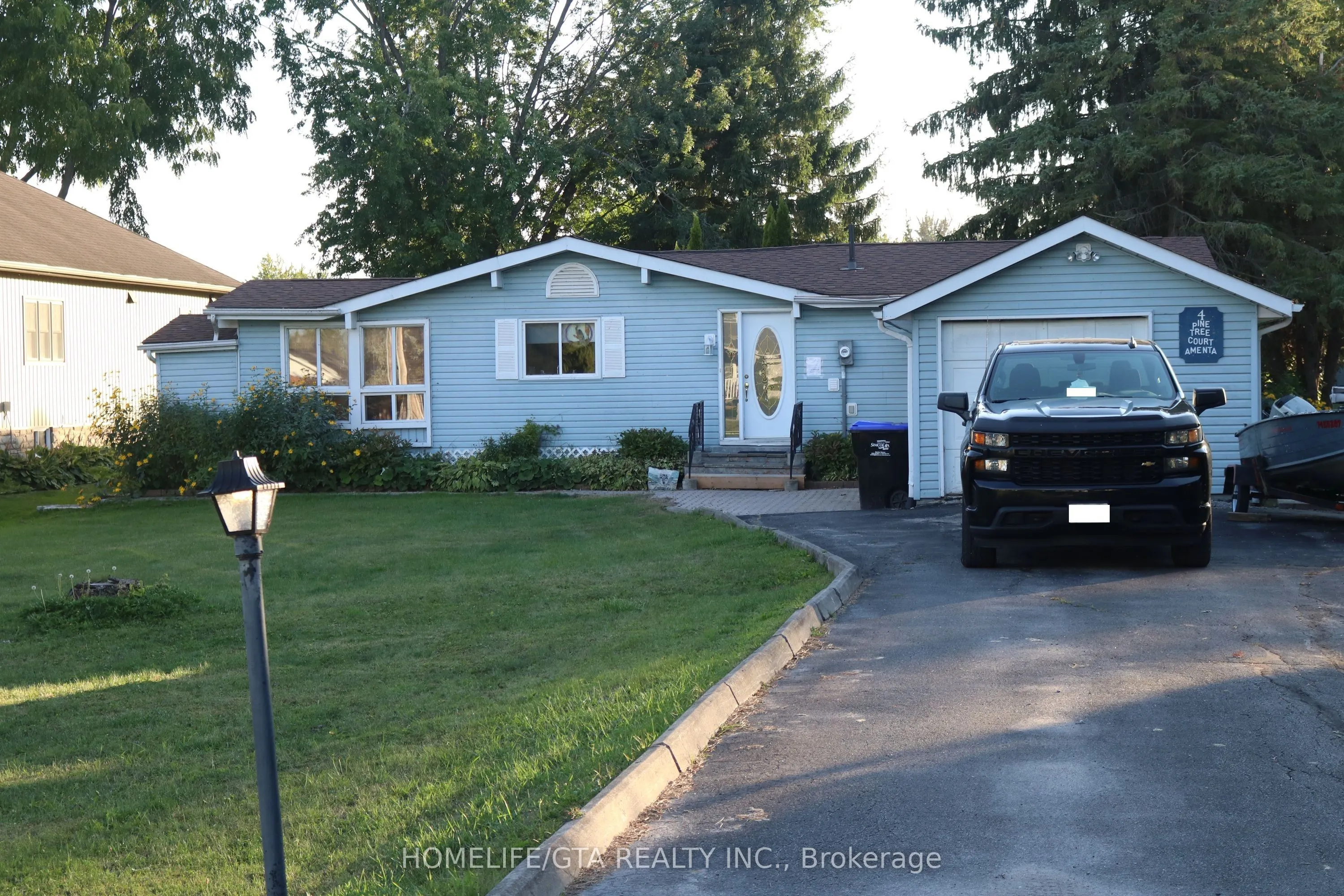 4 Pinetree Court