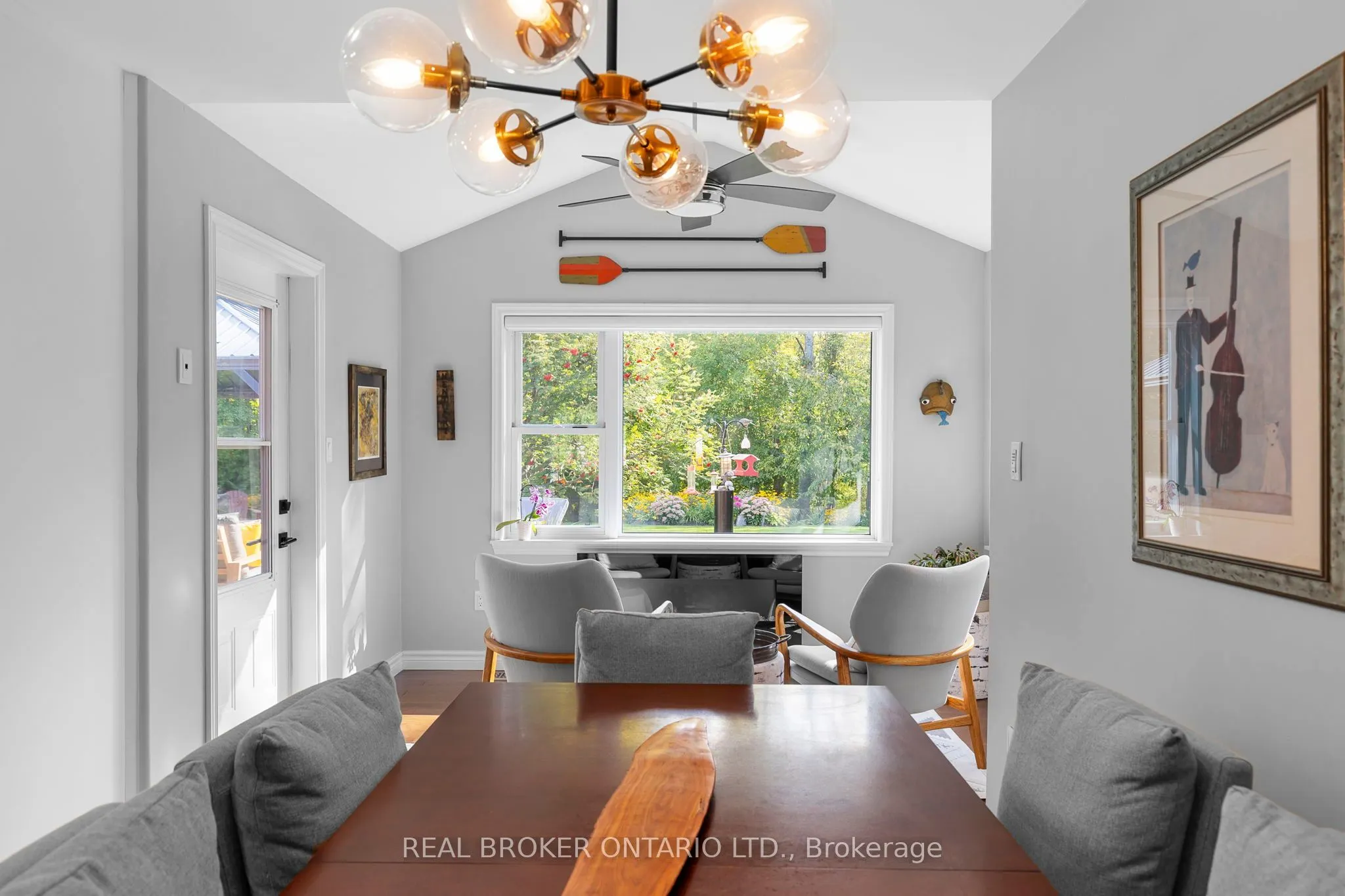 3803 Leo Crescent