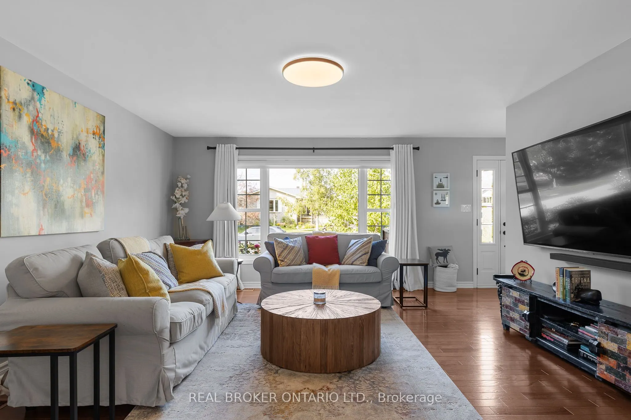 3803 Leo Crescent