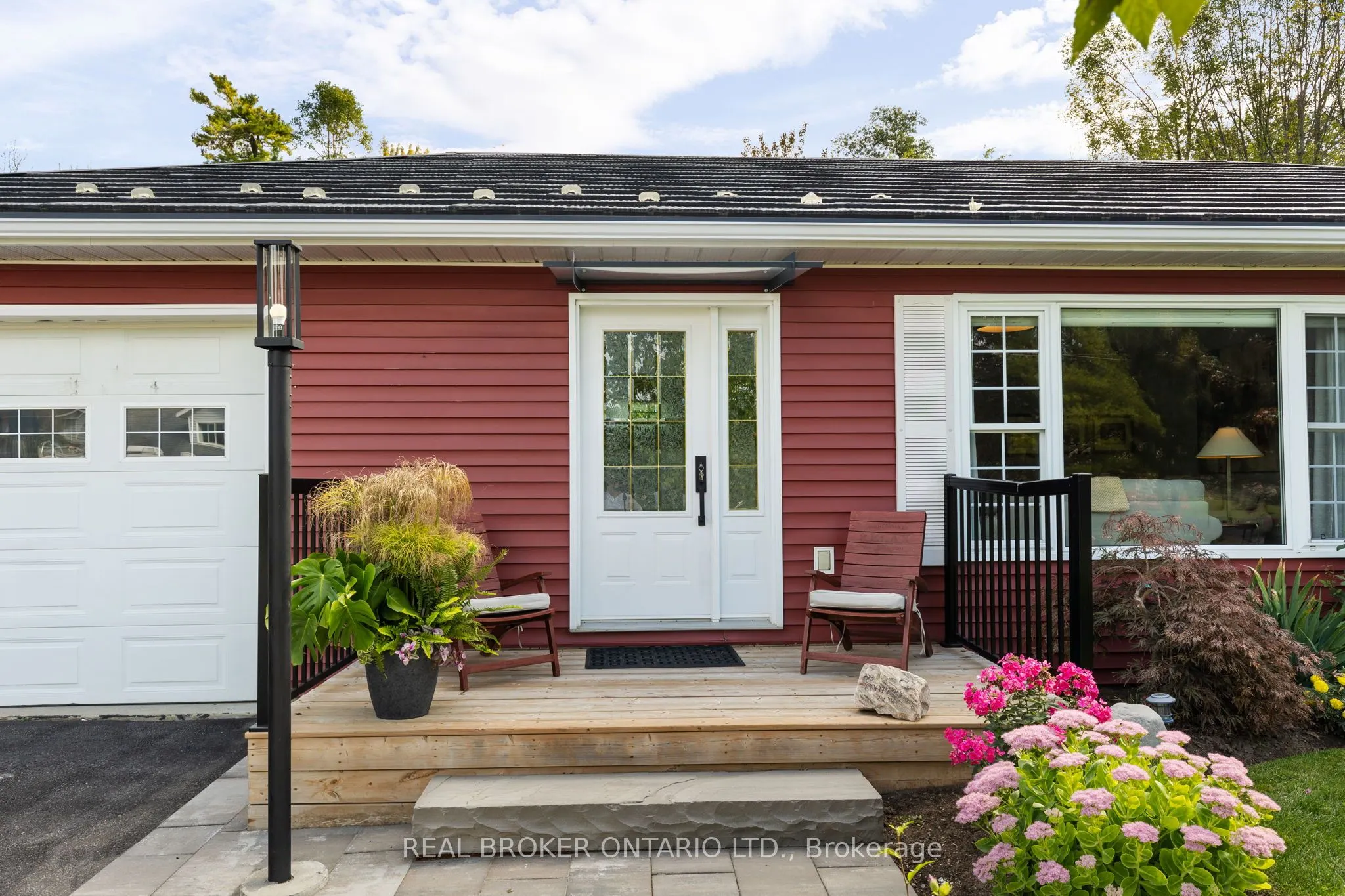 3803 Leo Crescent