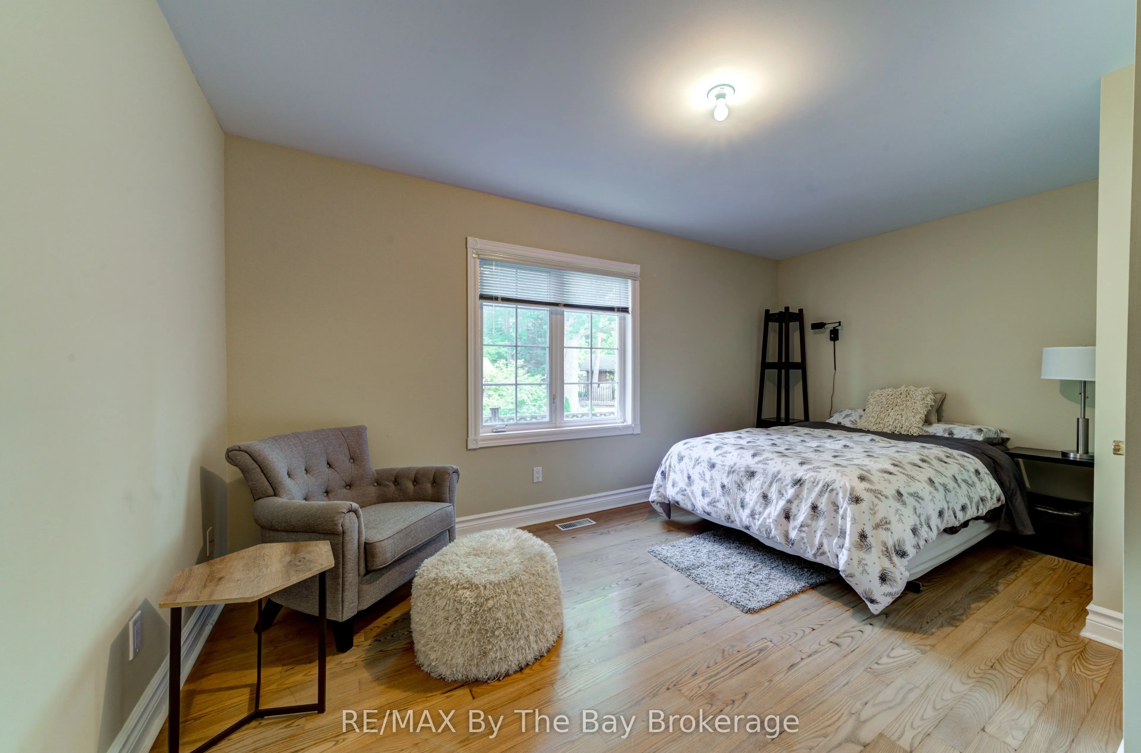 1902 River Road W