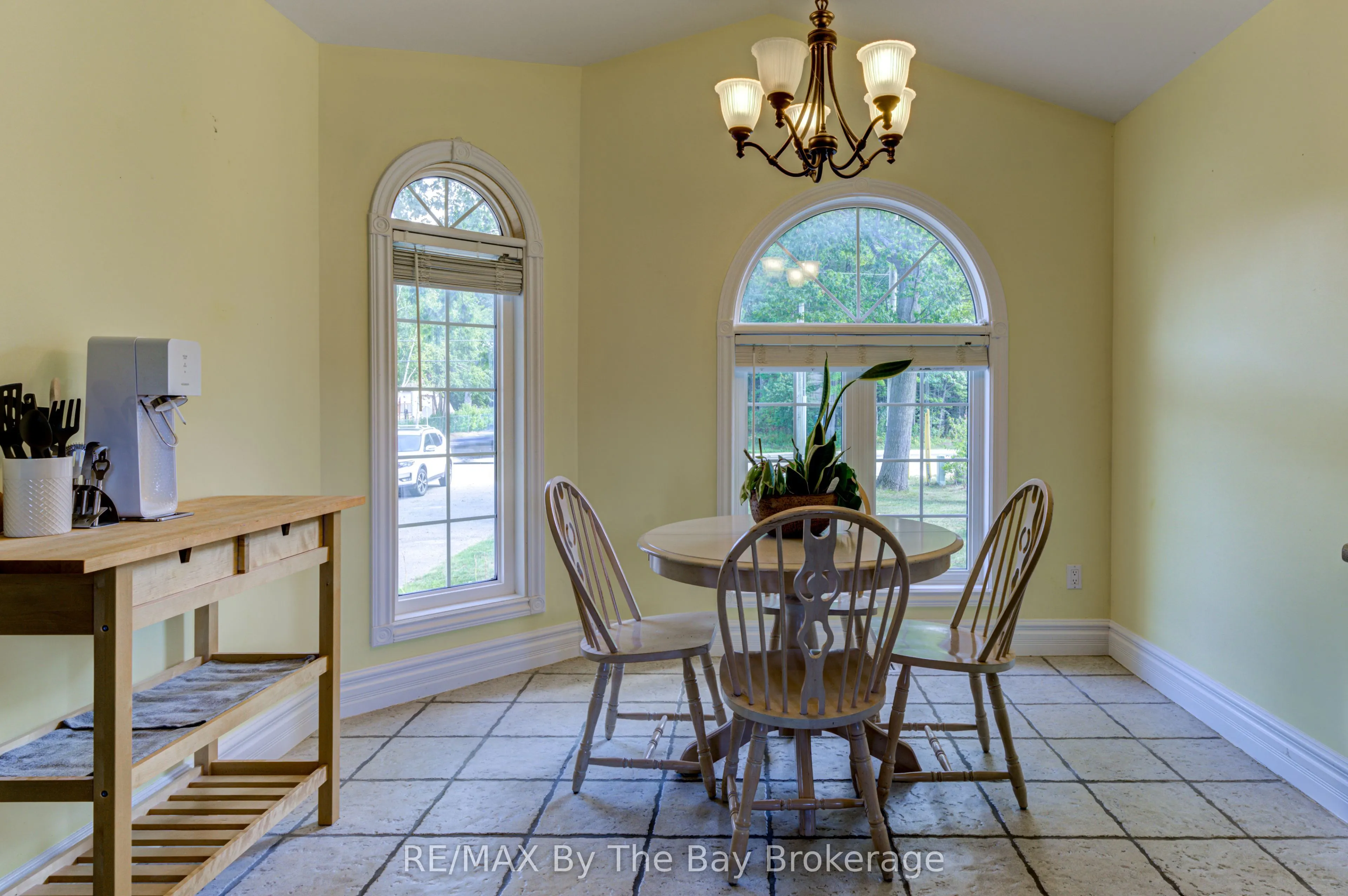 1902 River Road W