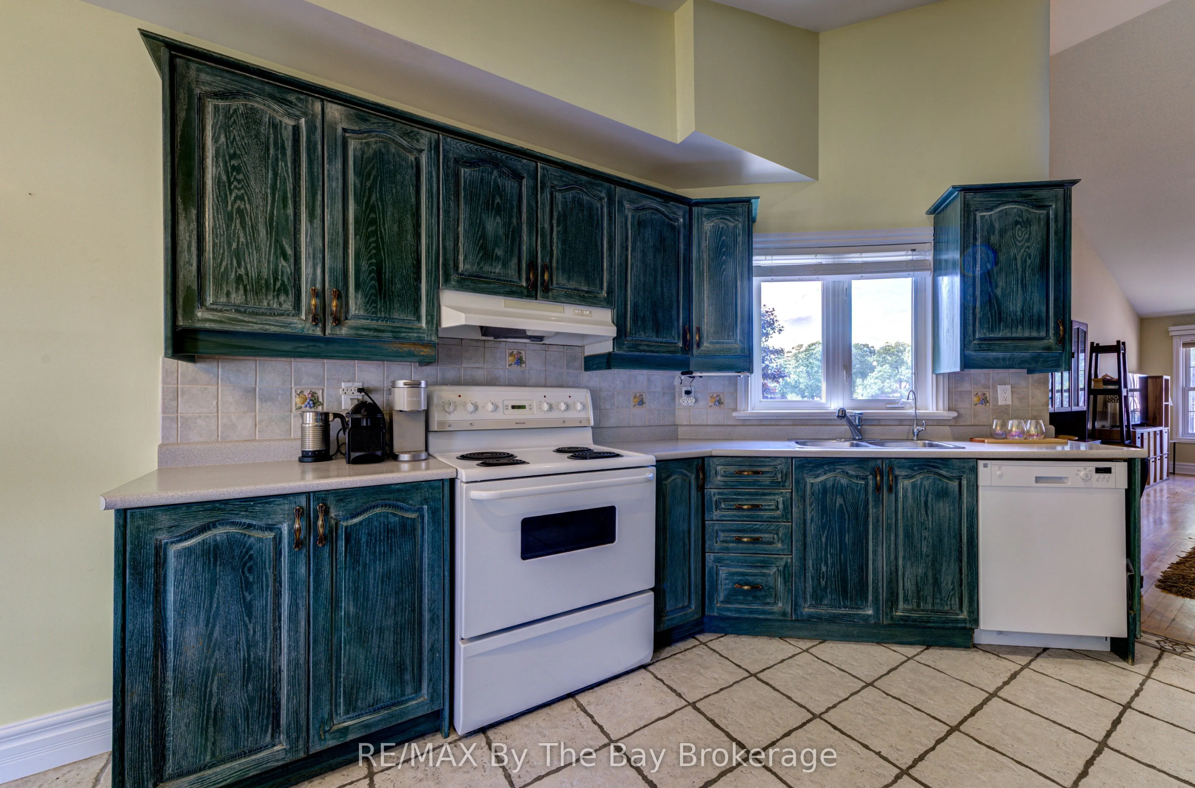 1902 River Road W