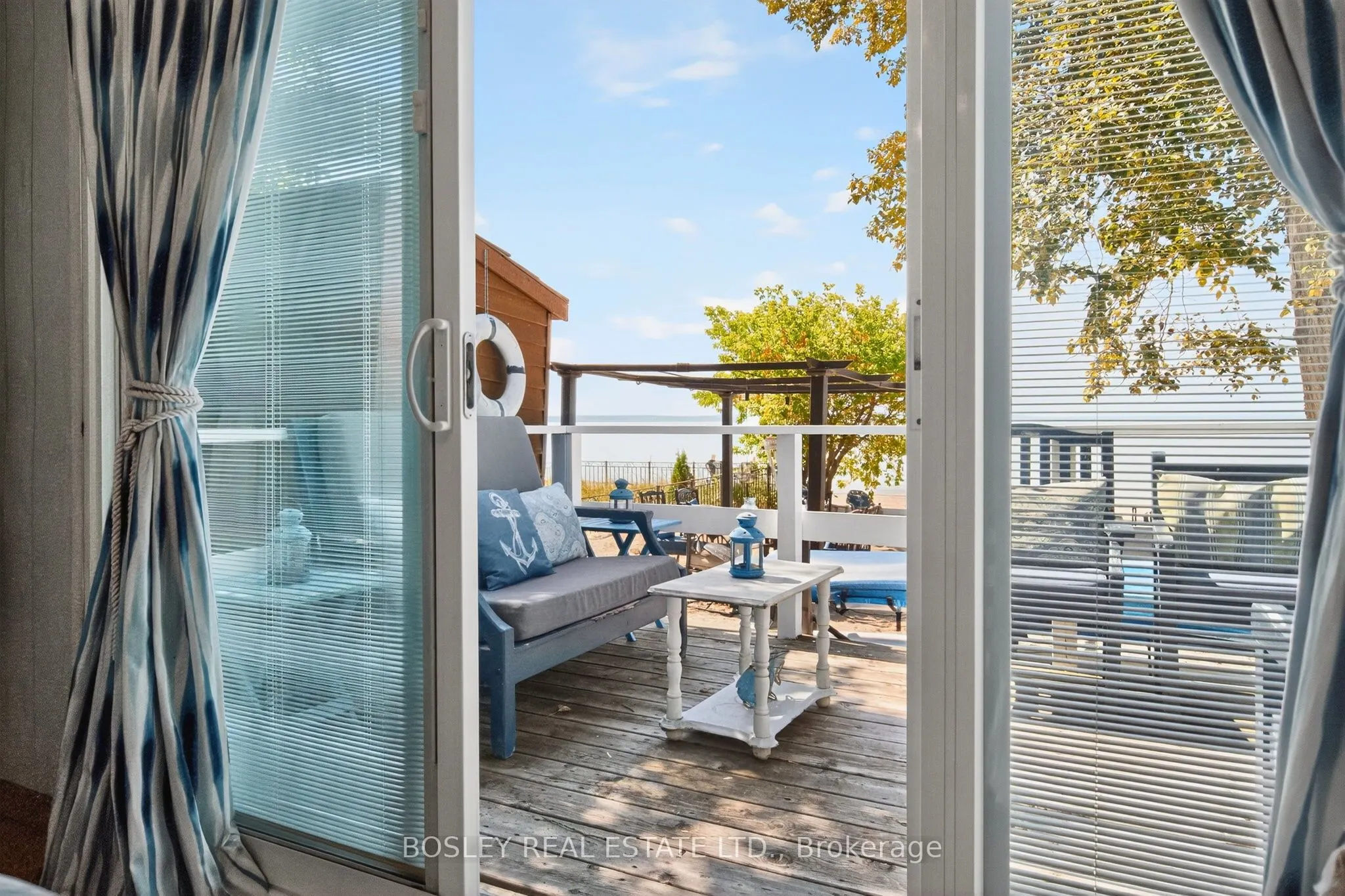 18 Tiny Beaches Road S