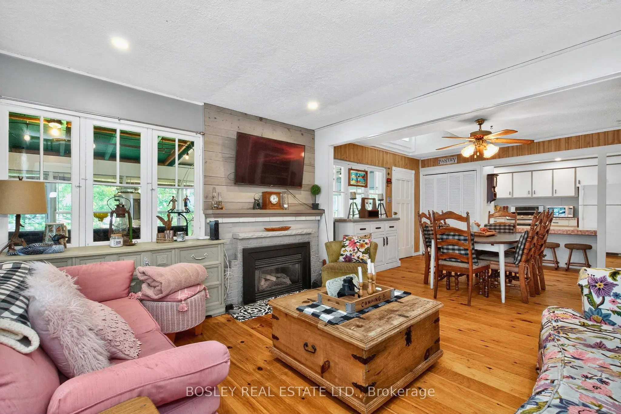 18 Tiny Beaches Road S