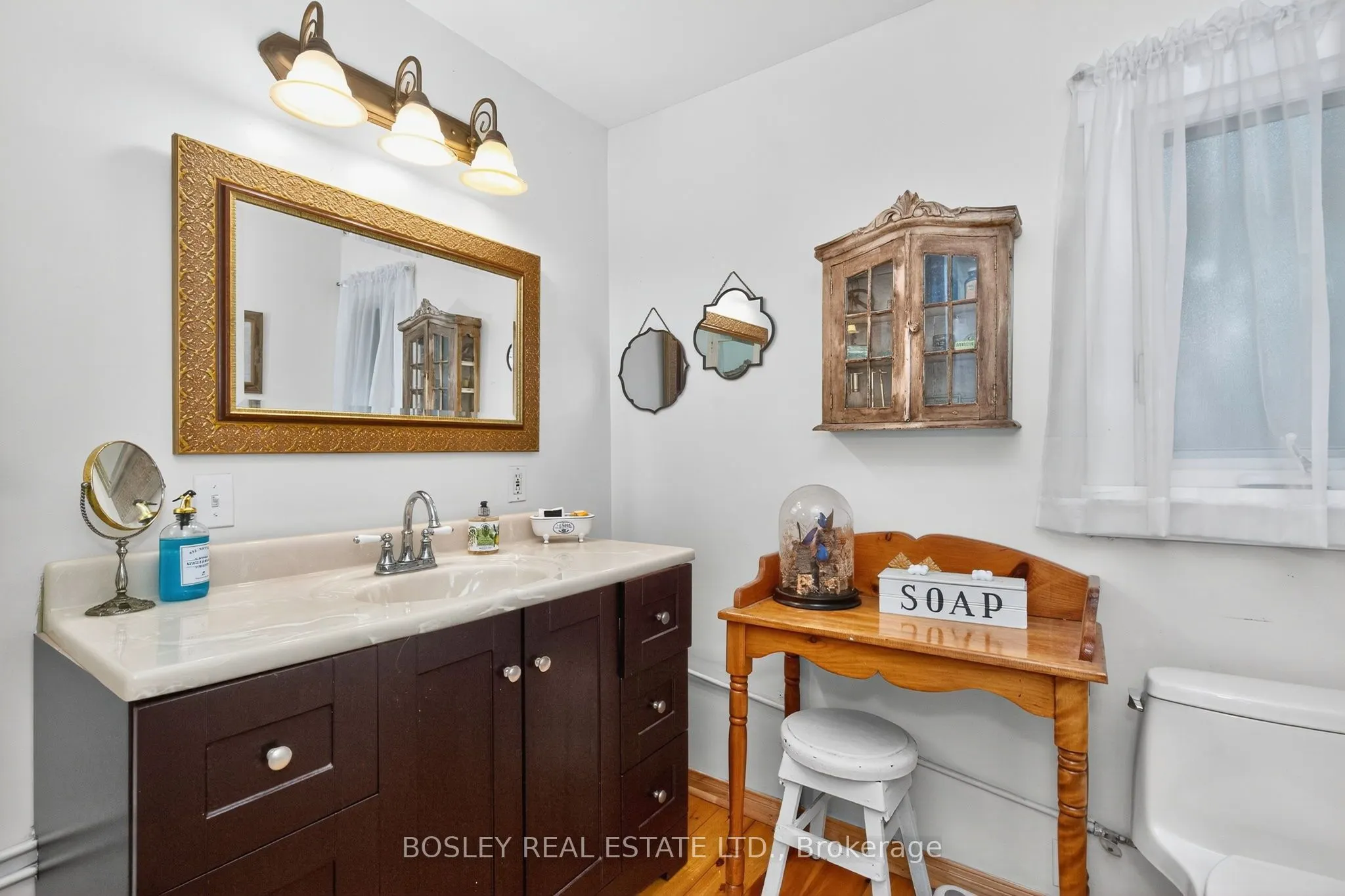 18 Tiny Beaches Road S