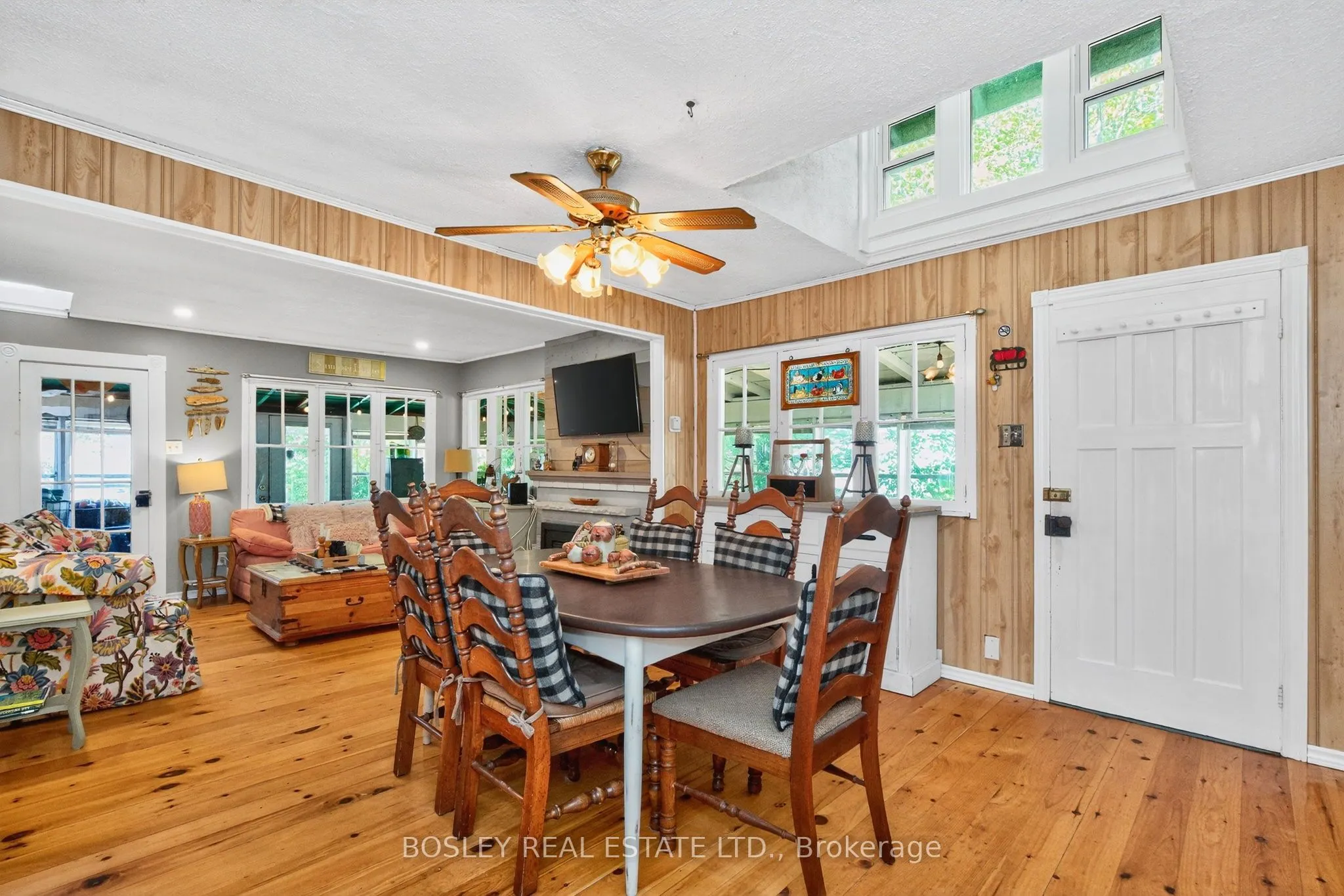 18 Tiny Beaches Road S