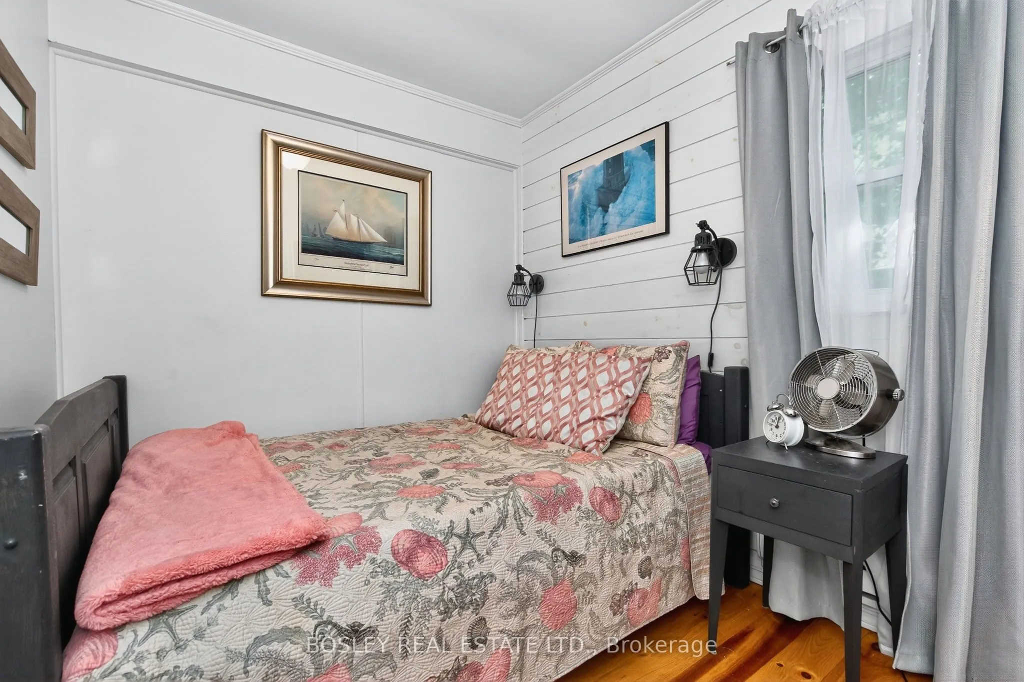 18 Tiny Beaches Road S