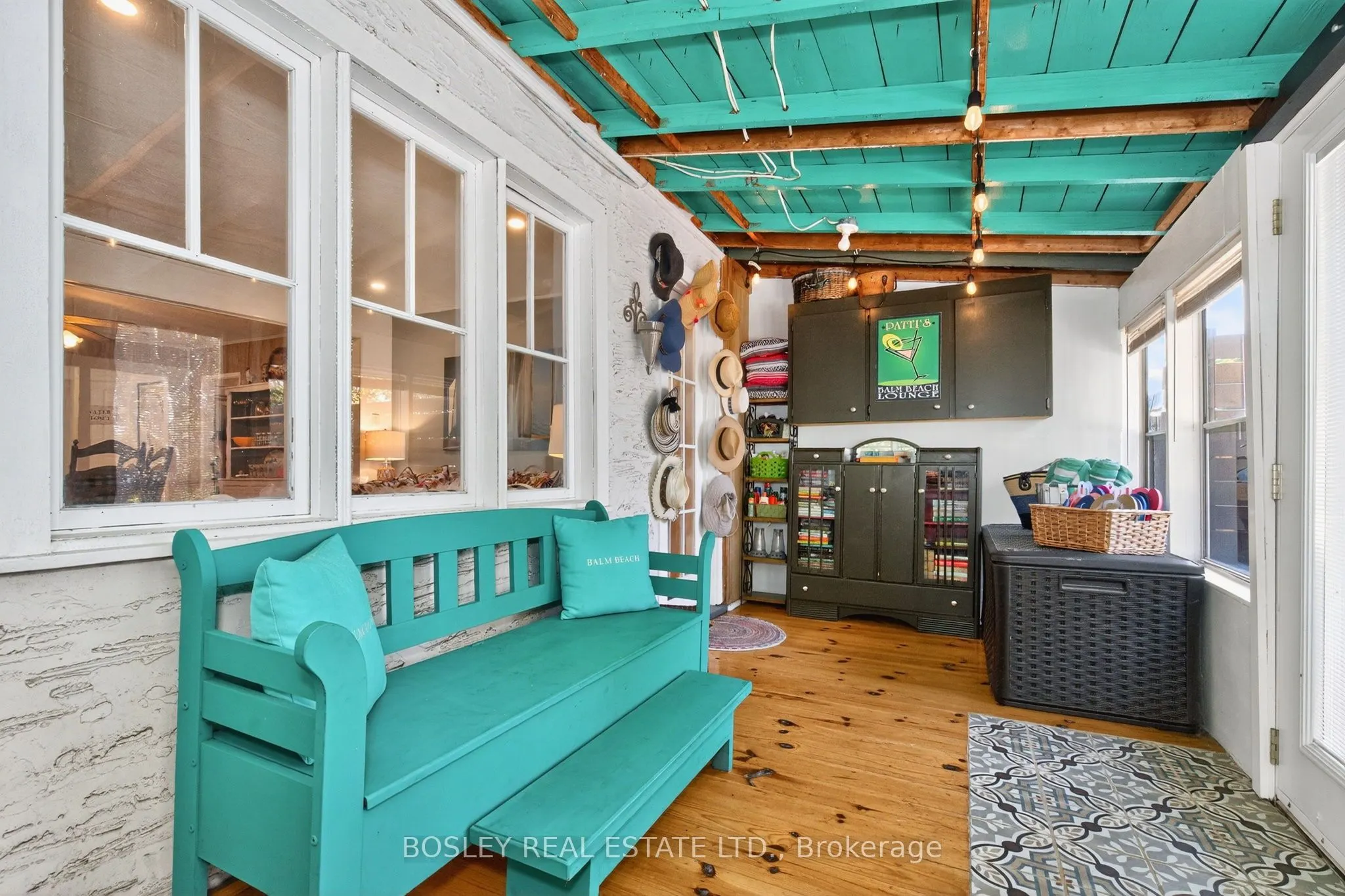 18 Tiny Beaches Road S