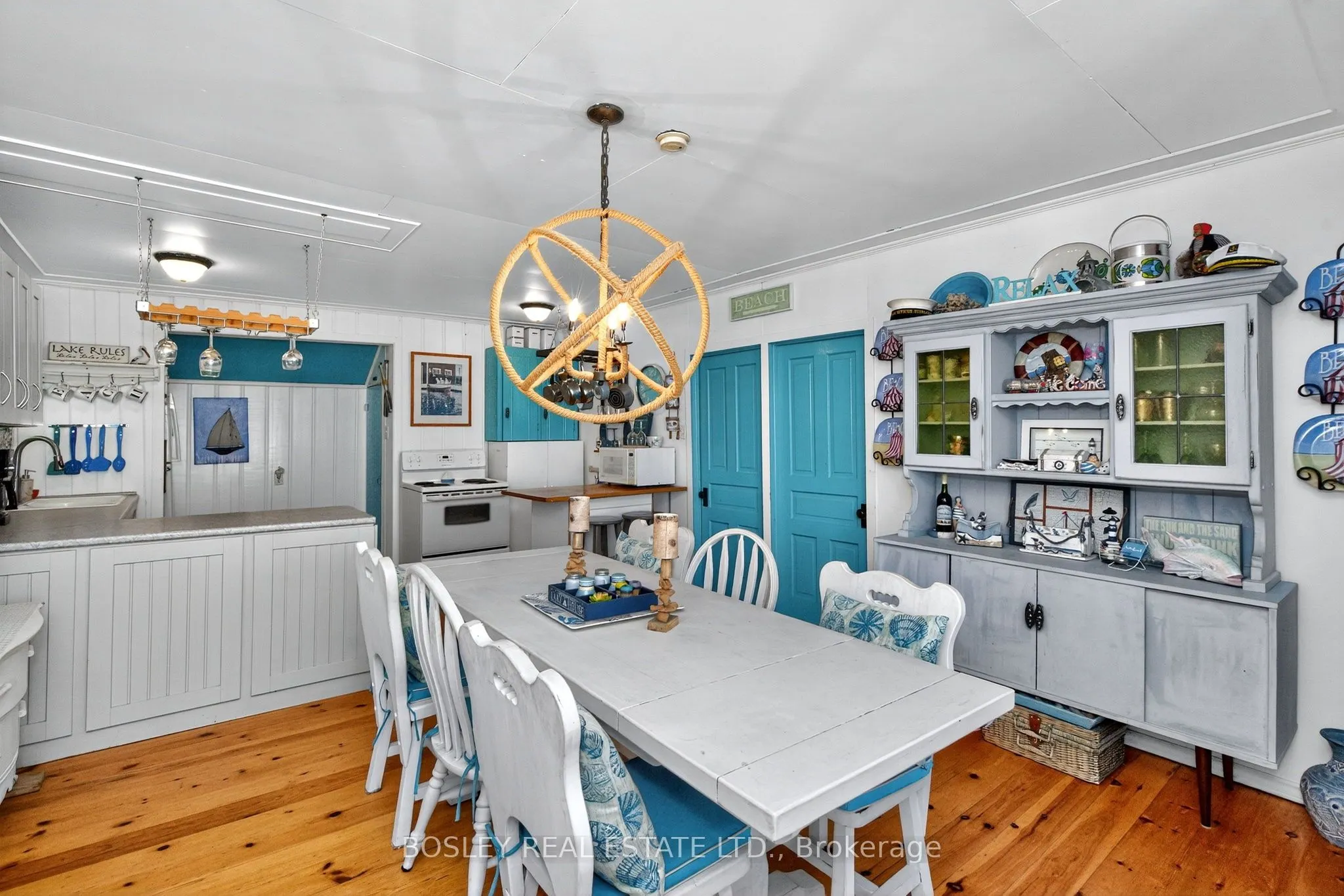 18 Tiny Beaches Road S