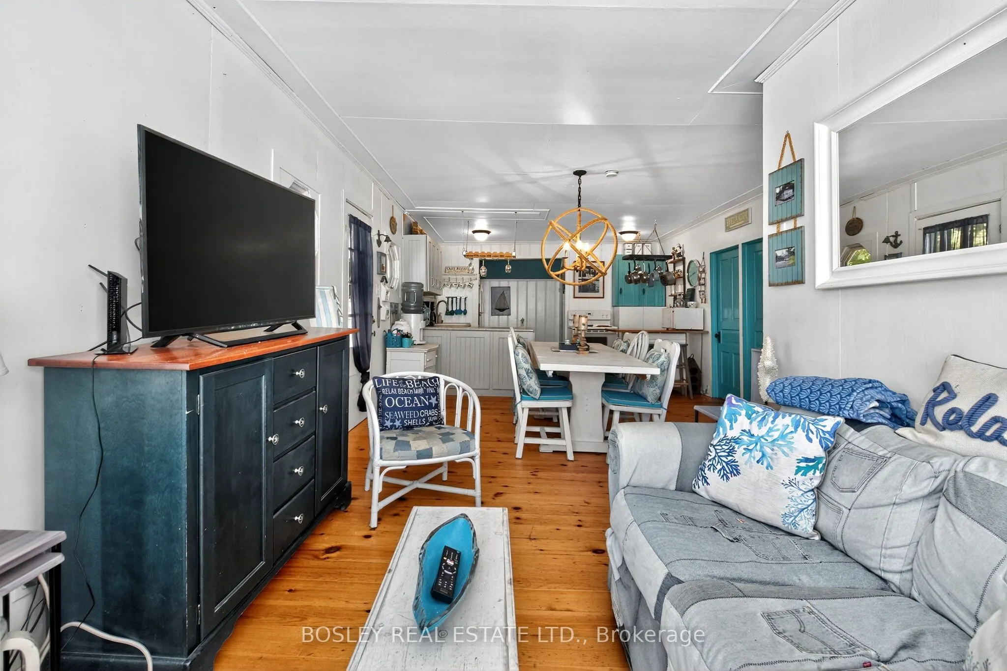 18 Tiny Beaches Road S
