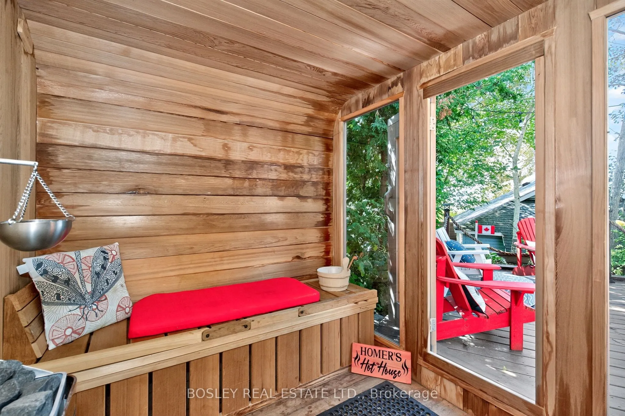 18 Tiny Beaches Road S