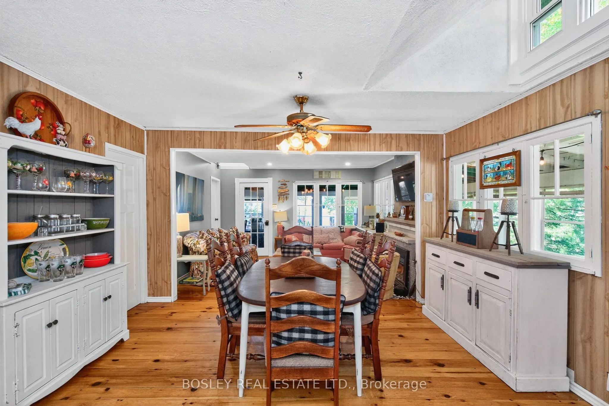 18 Tiny Beaches Road S