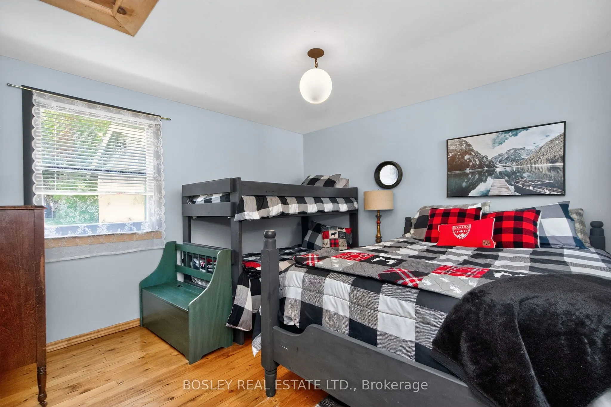 18 Tiny Beaches Road S