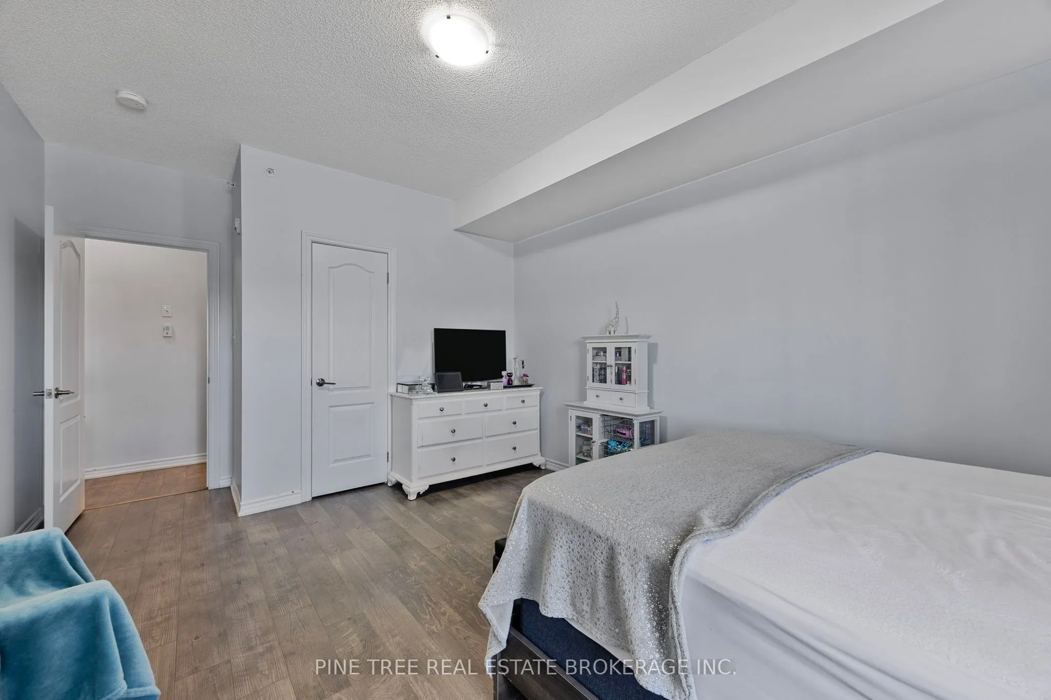 720 Yonge Street, #205