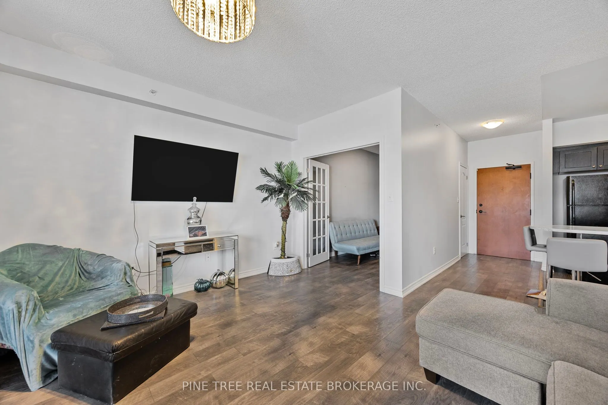 720 Yonge Street, #205