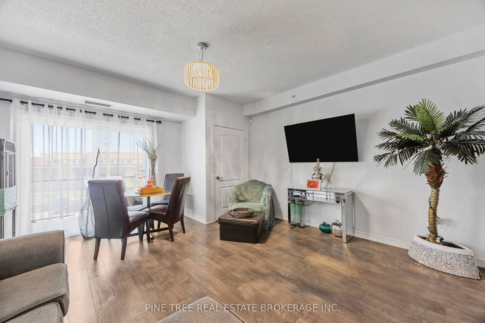 720 Yonge Street, #205