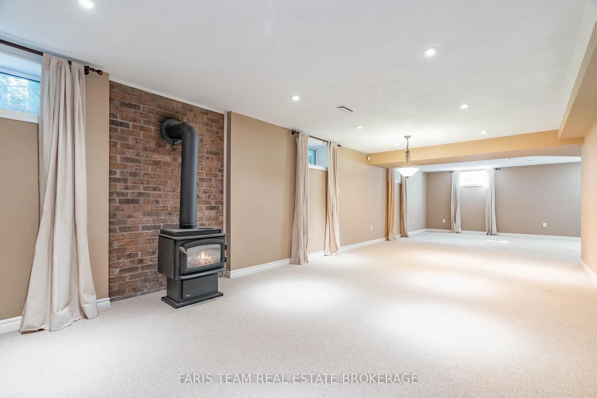 2 Bayside Avenue