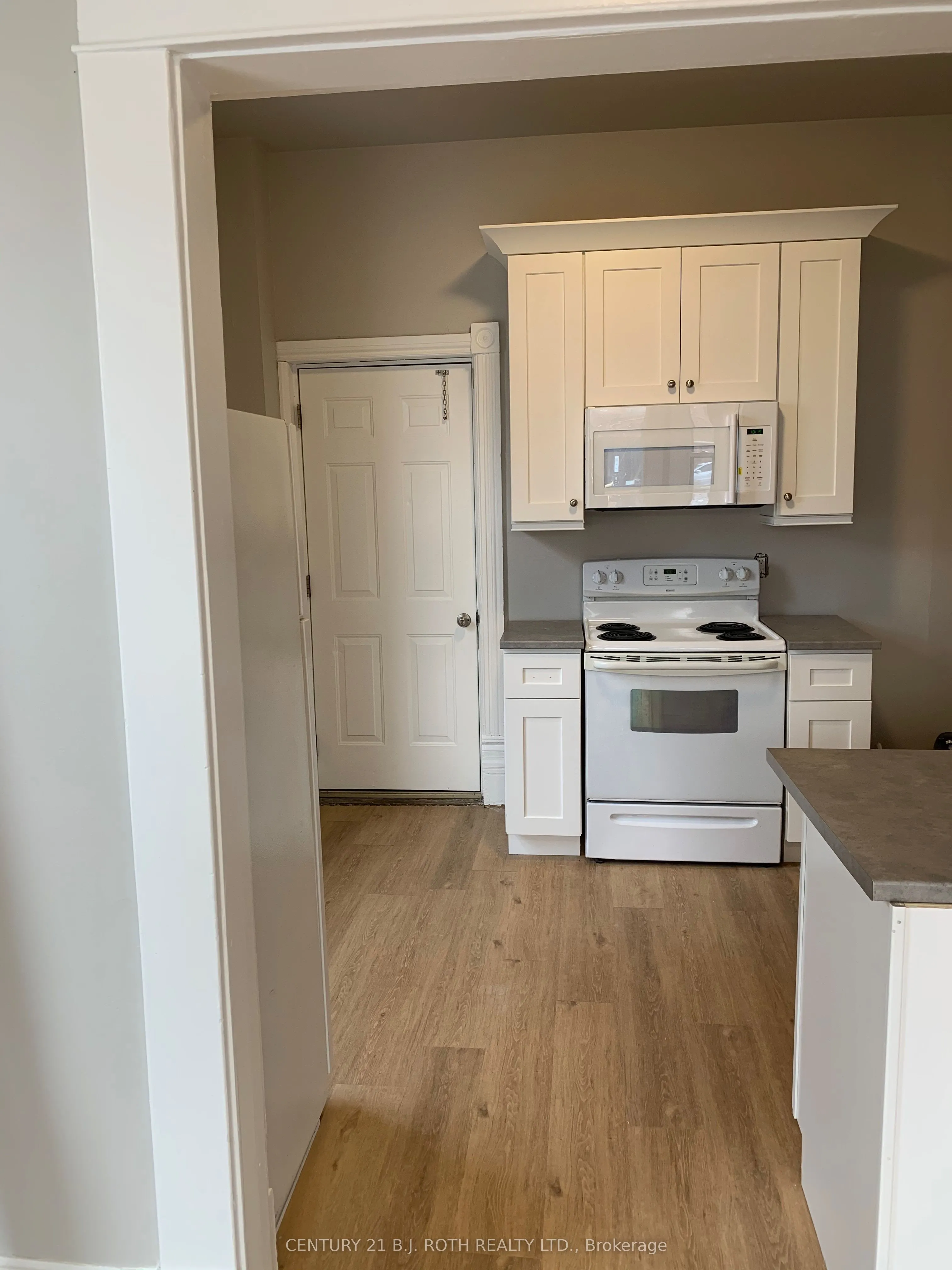 172 Dunlop Street W