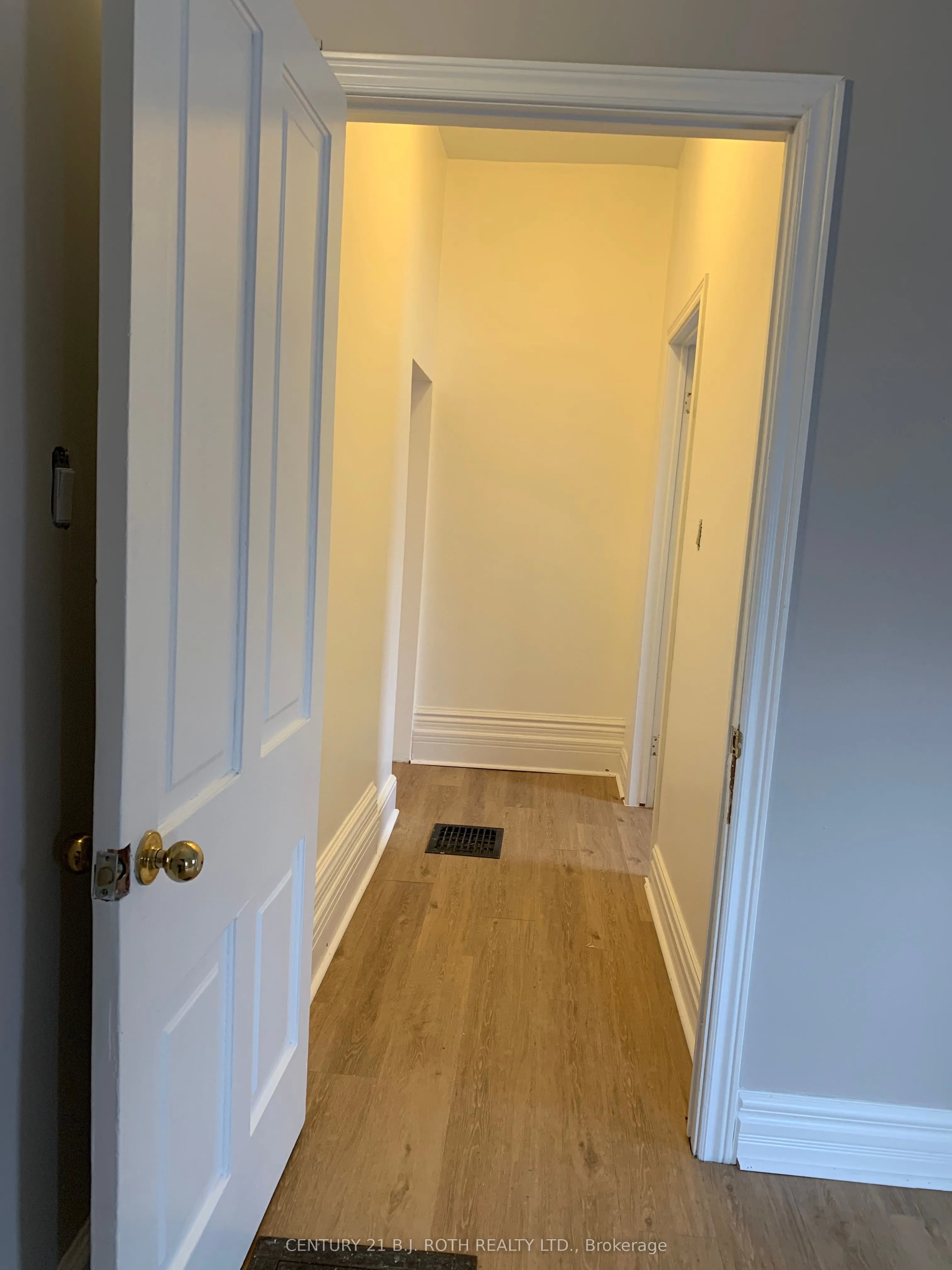 172 Dunlop Street W