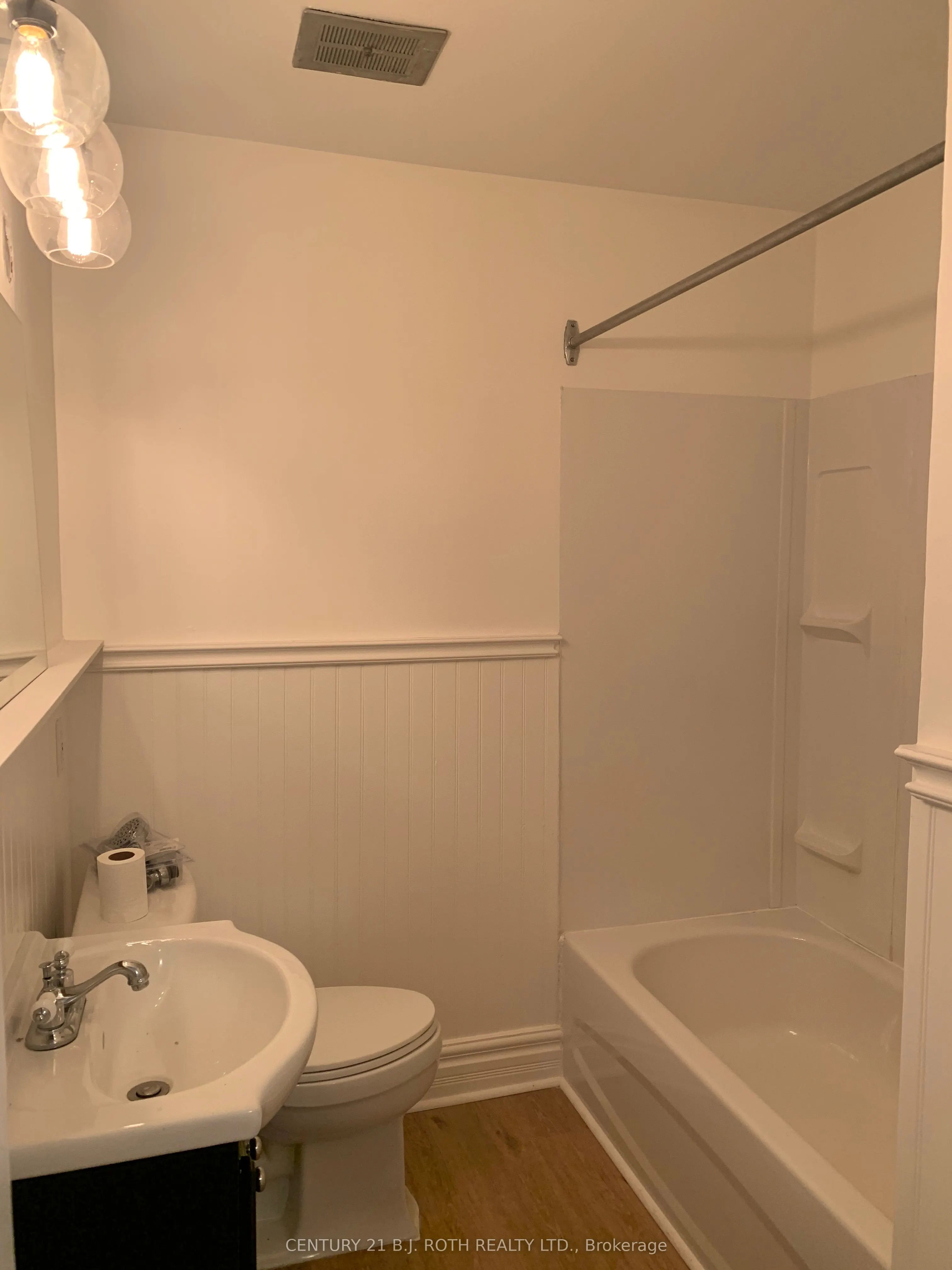 172 Dunlop Street W