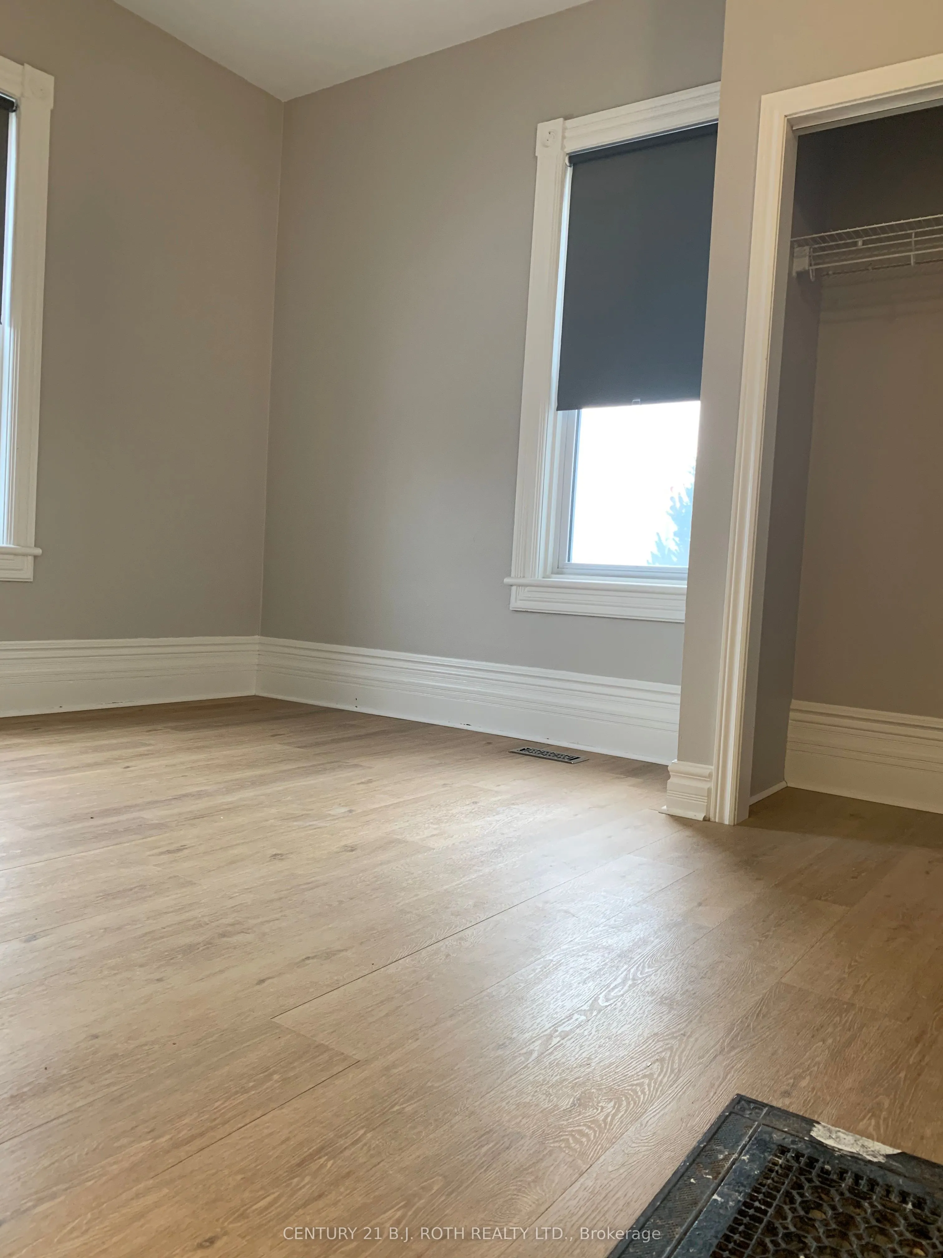 172 Dunlop Street W