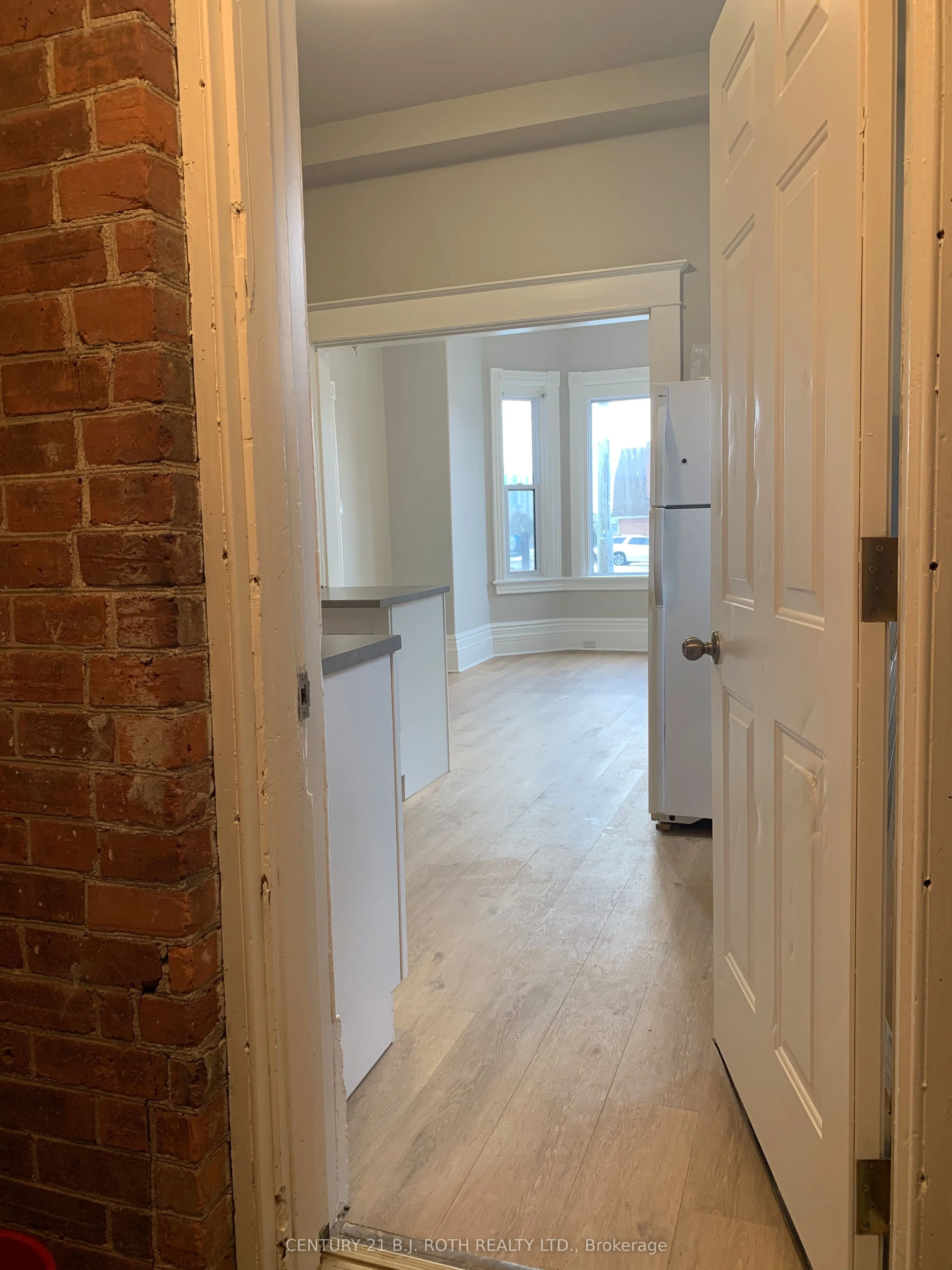 172 Dunlop Street W