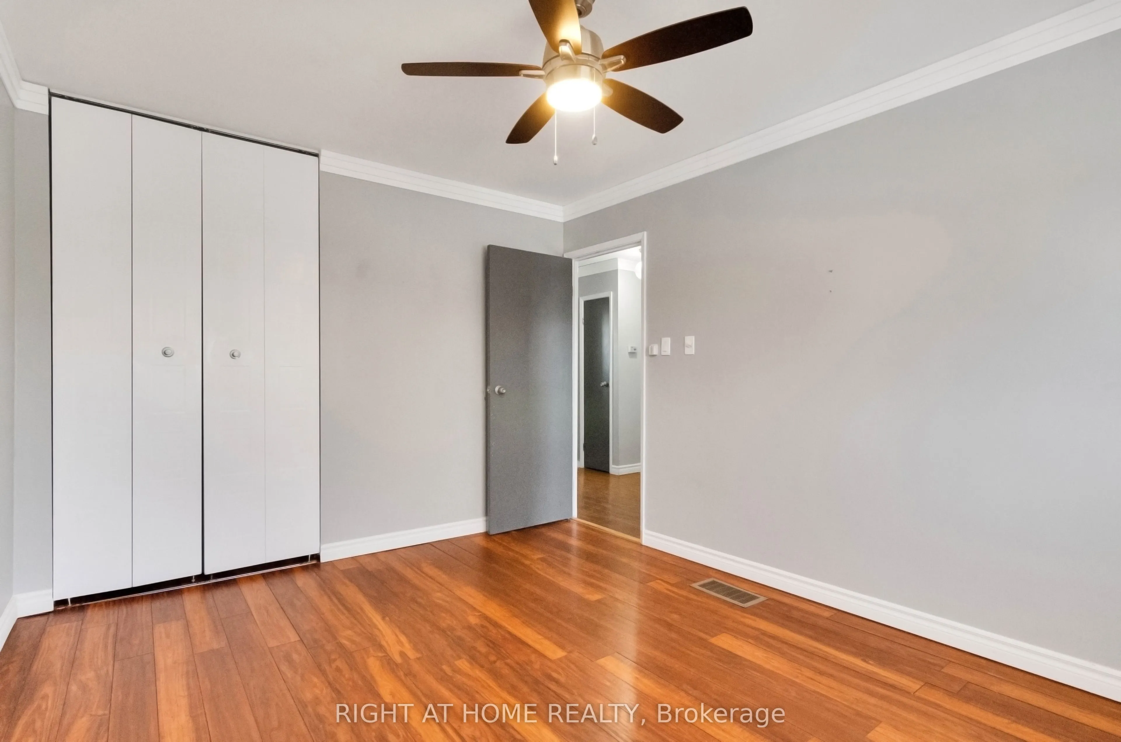 42 Farmingdale Crescent N, #MainFl