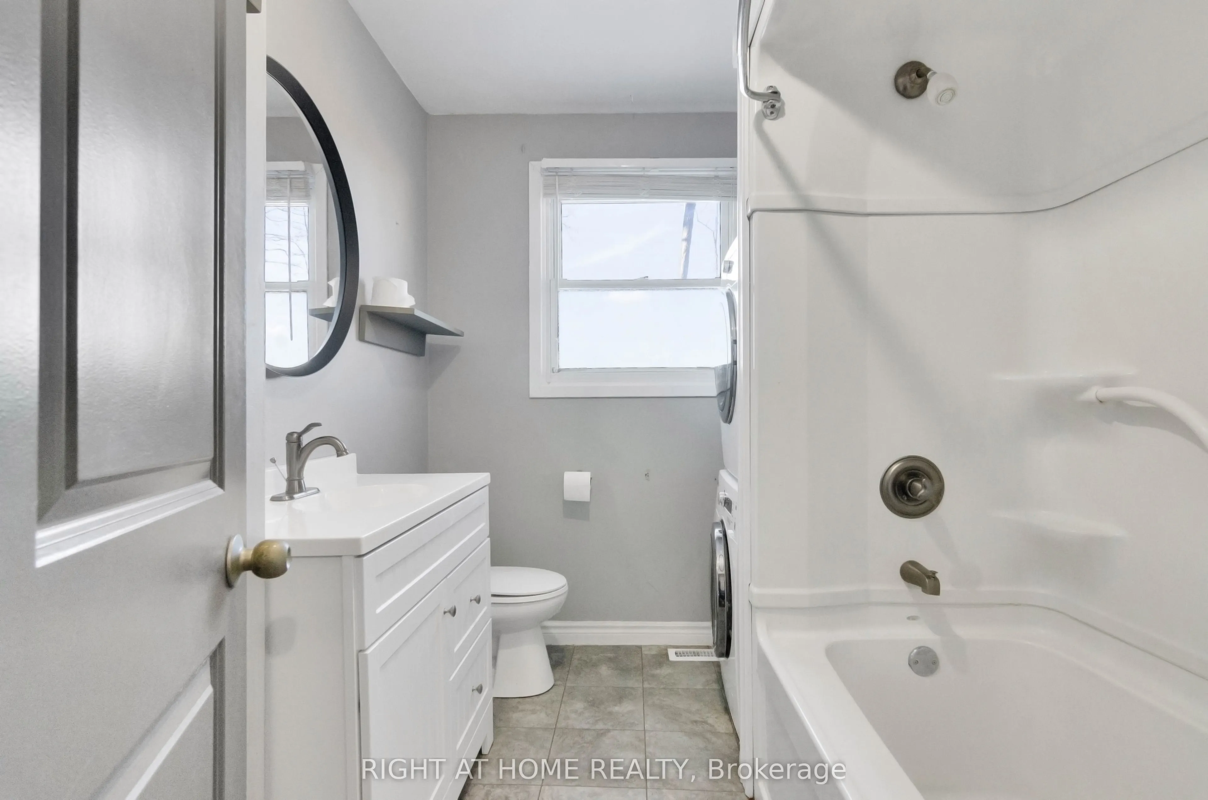 42 Farmingdale Crescent N, #MainFl