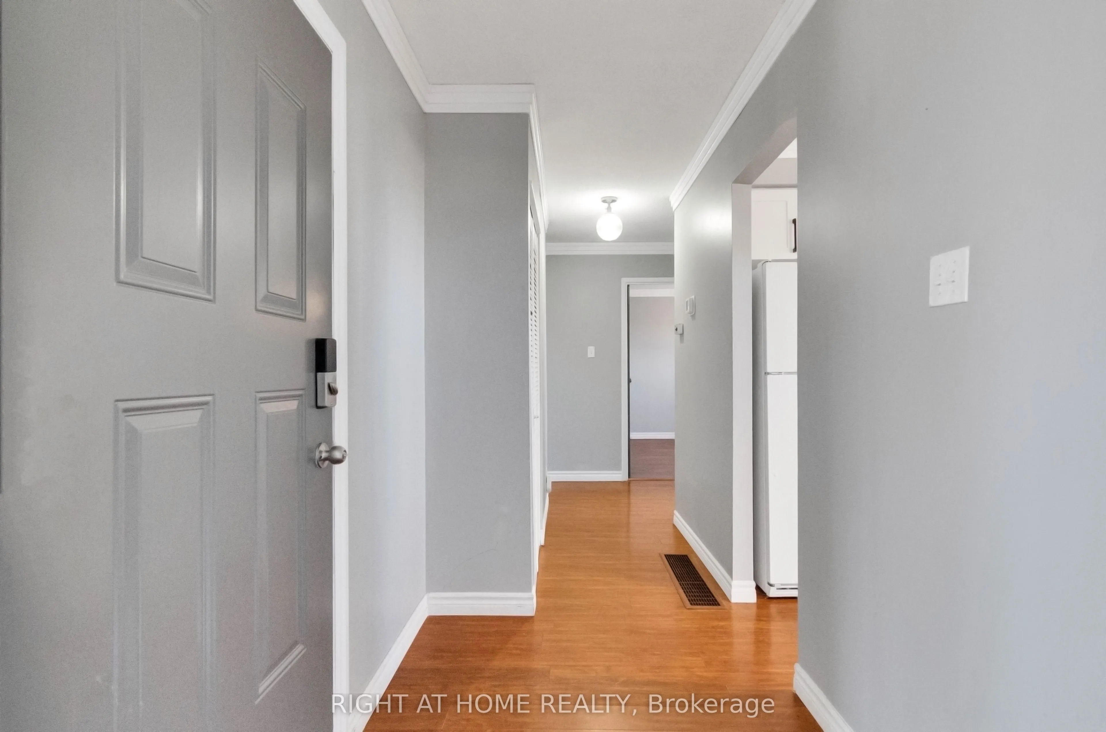 42 Farmingdale Crescent N, #MainFl