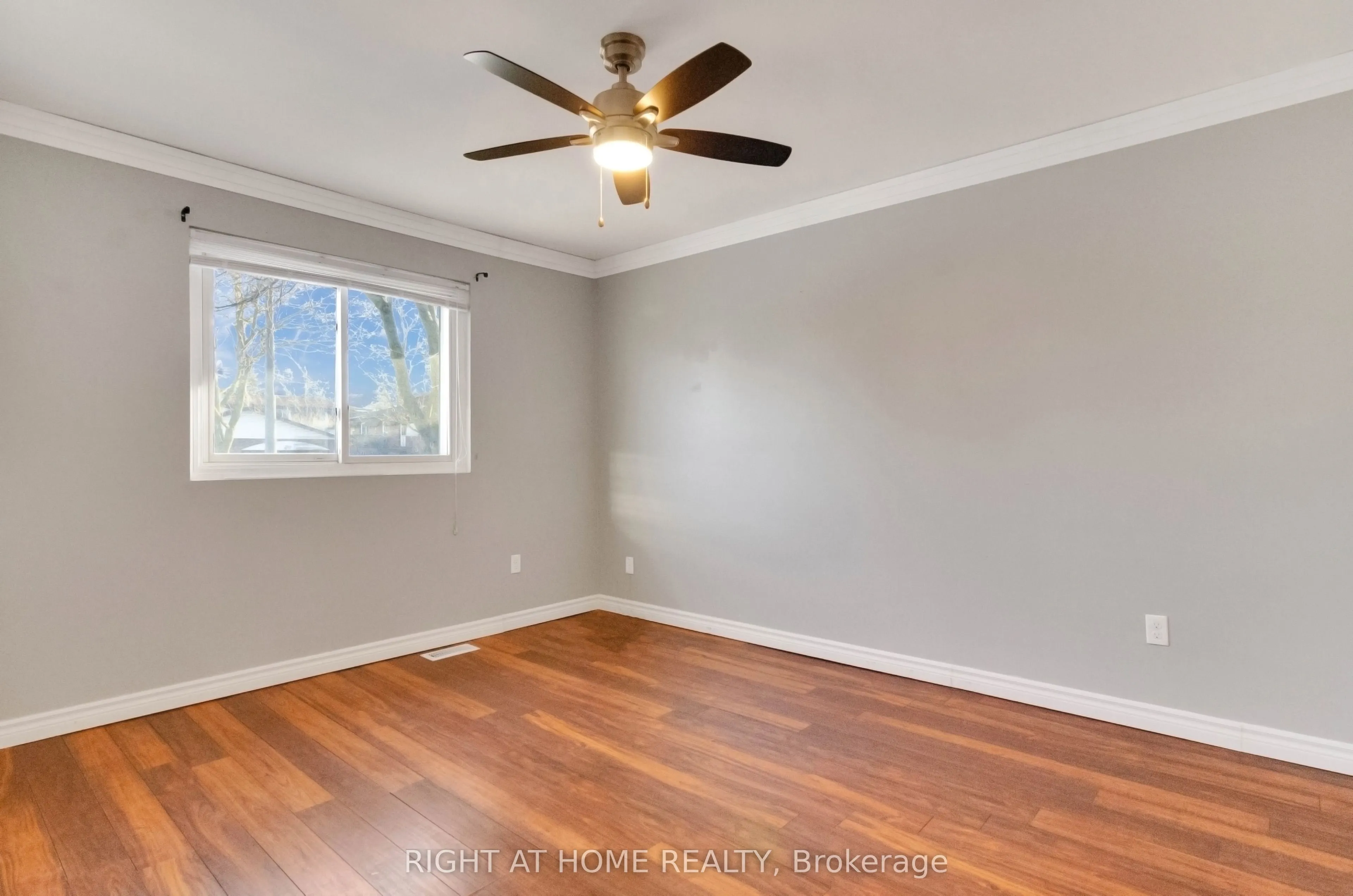 42 Farmingdale Crescent N, #MainFl