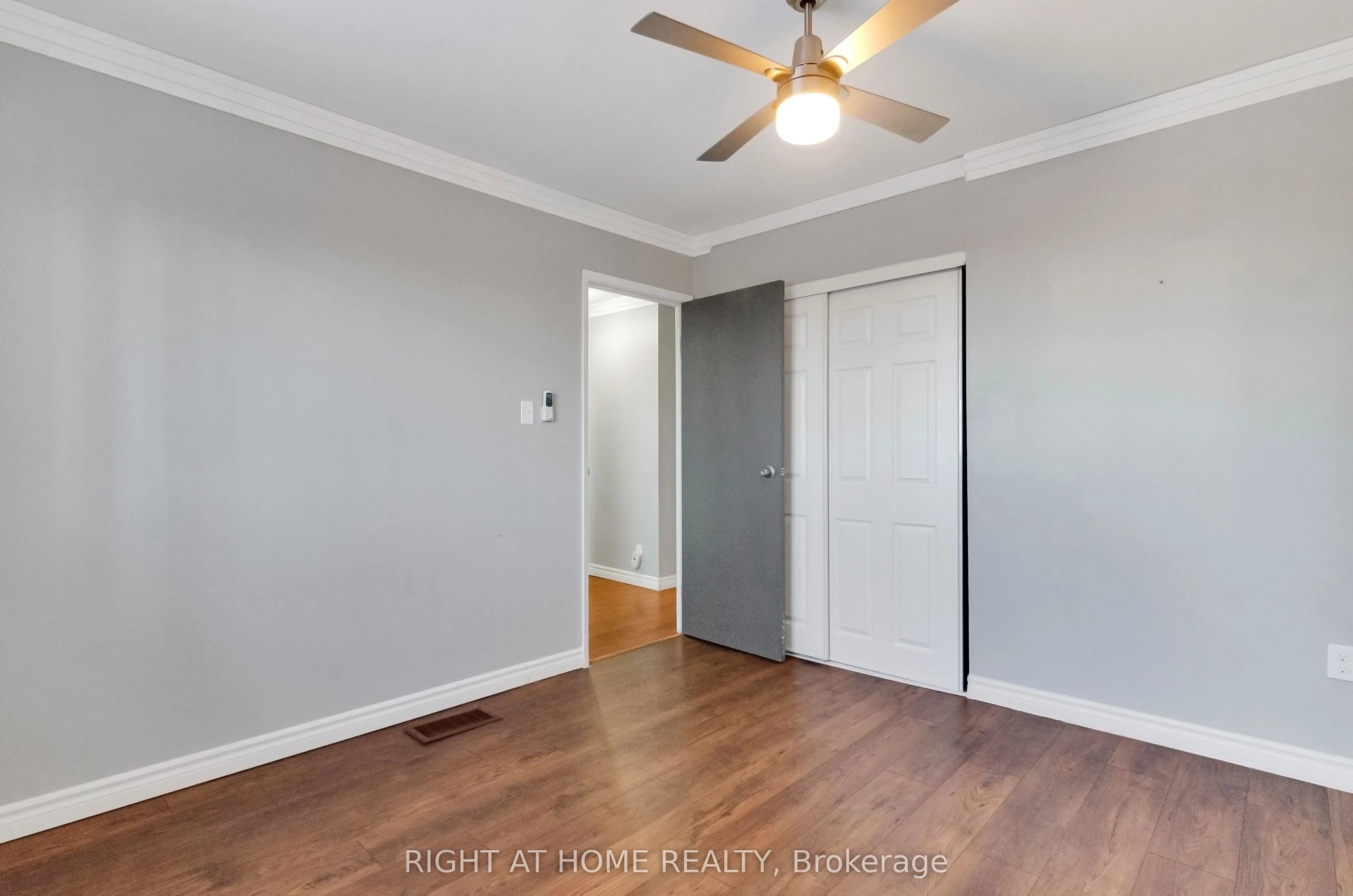 42 Farmingdale Crescent N, #MainFl