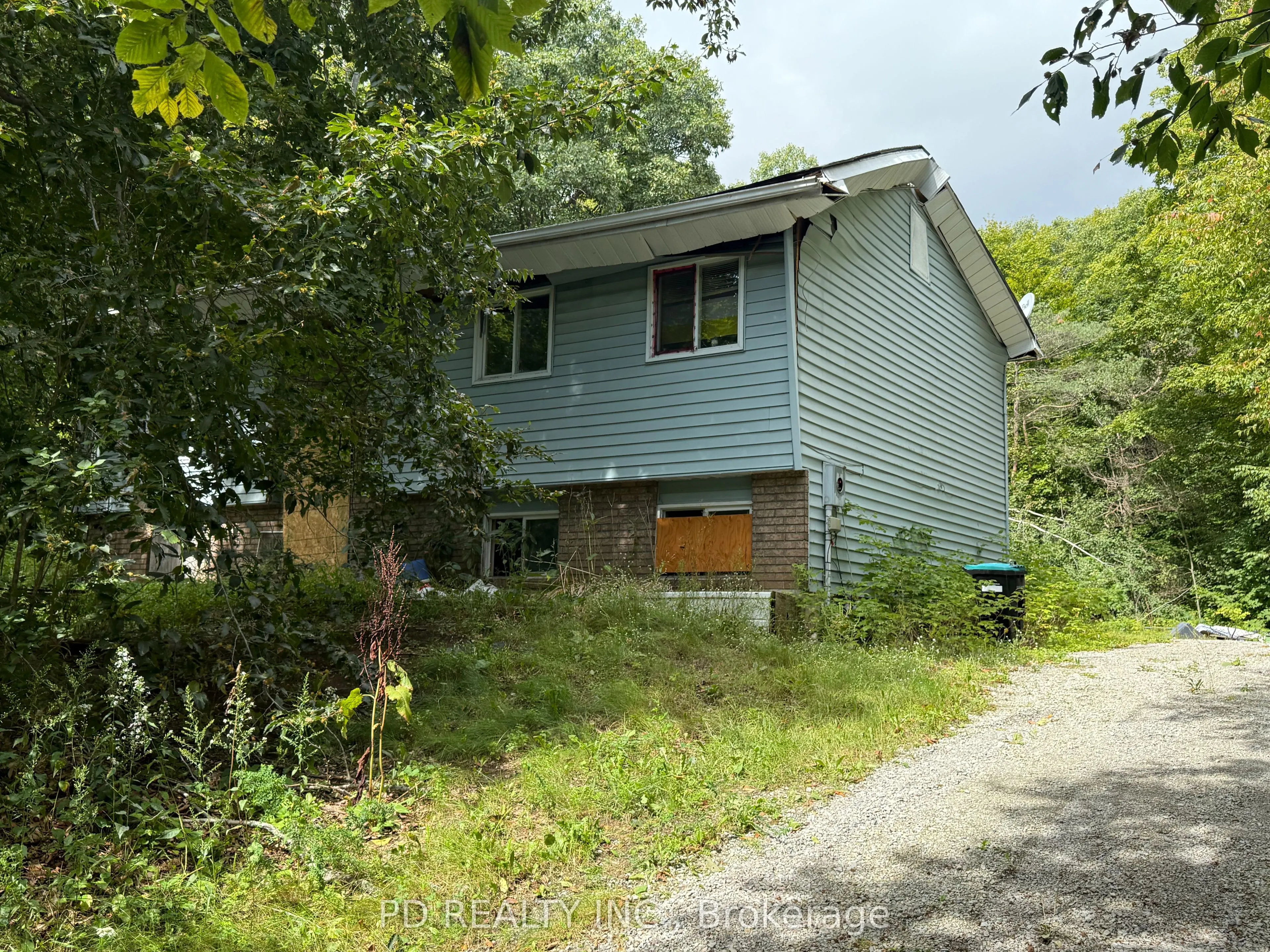 162 Farlain Lake Road W