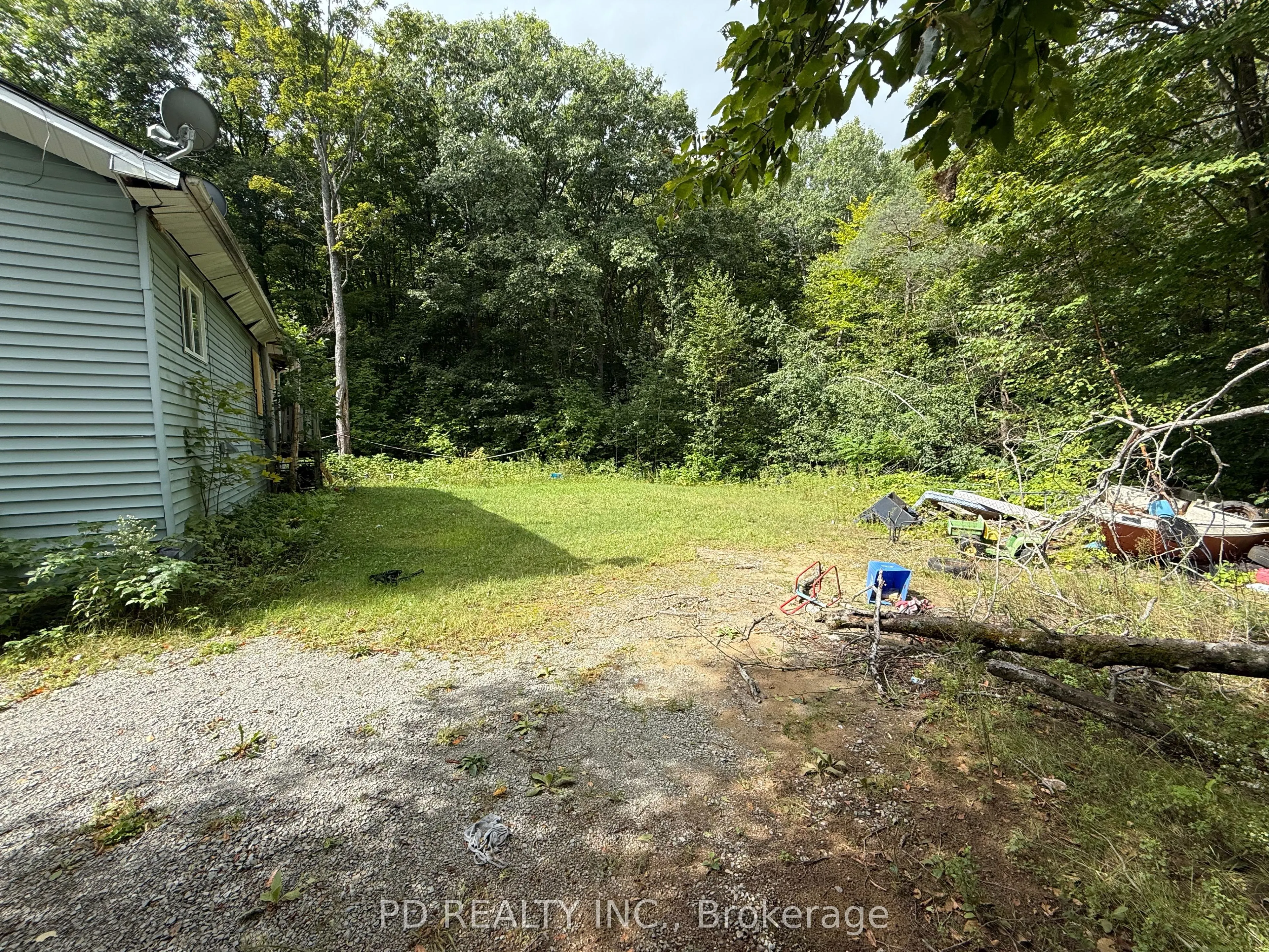 162 Farlain Lake Road W