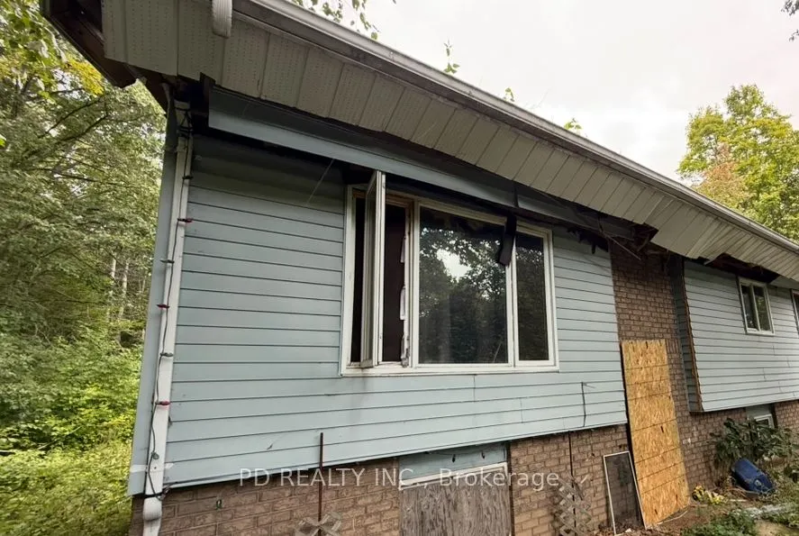162 Farlain Lake Road W