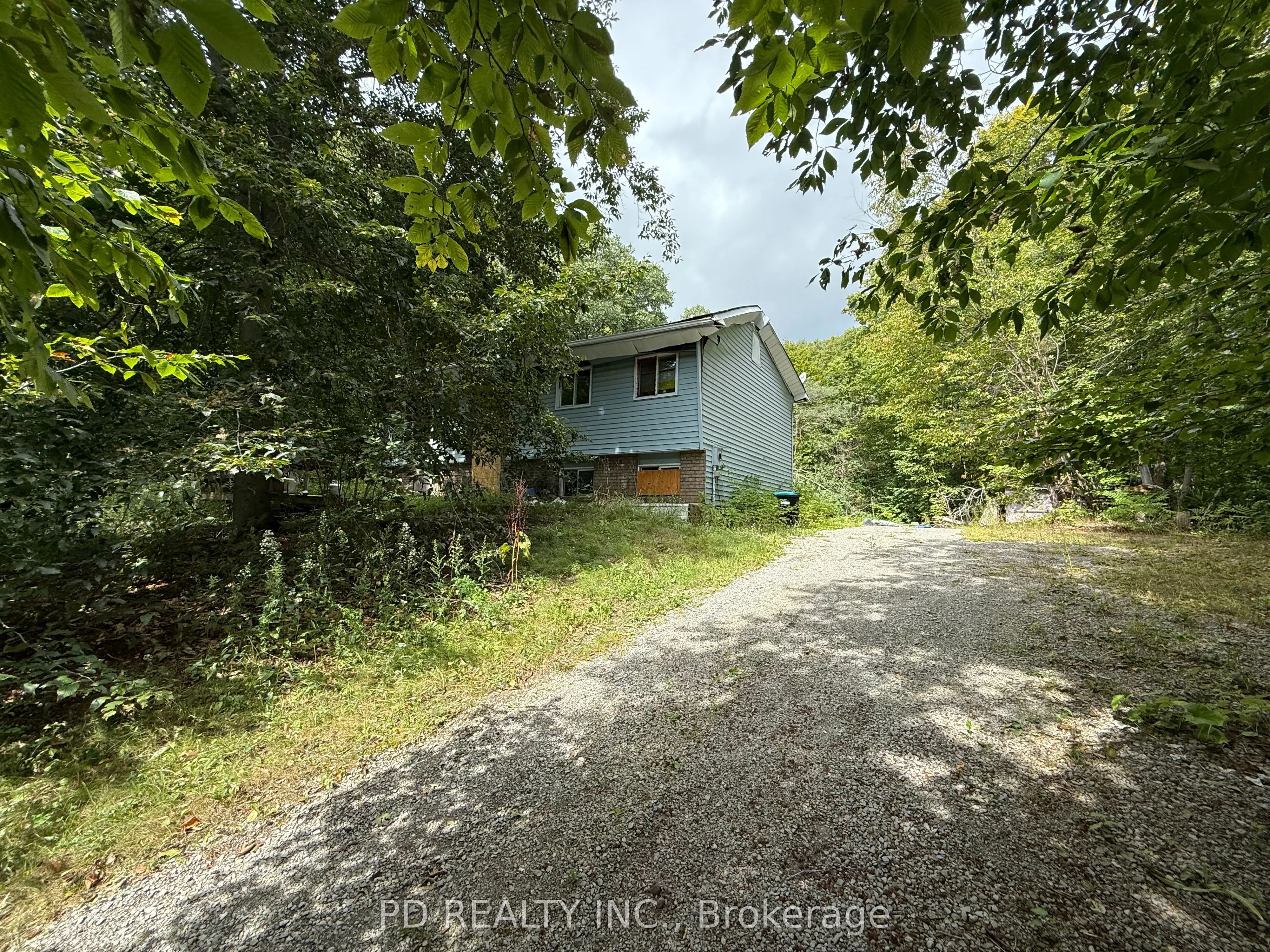 162 Farlain Lake Road W