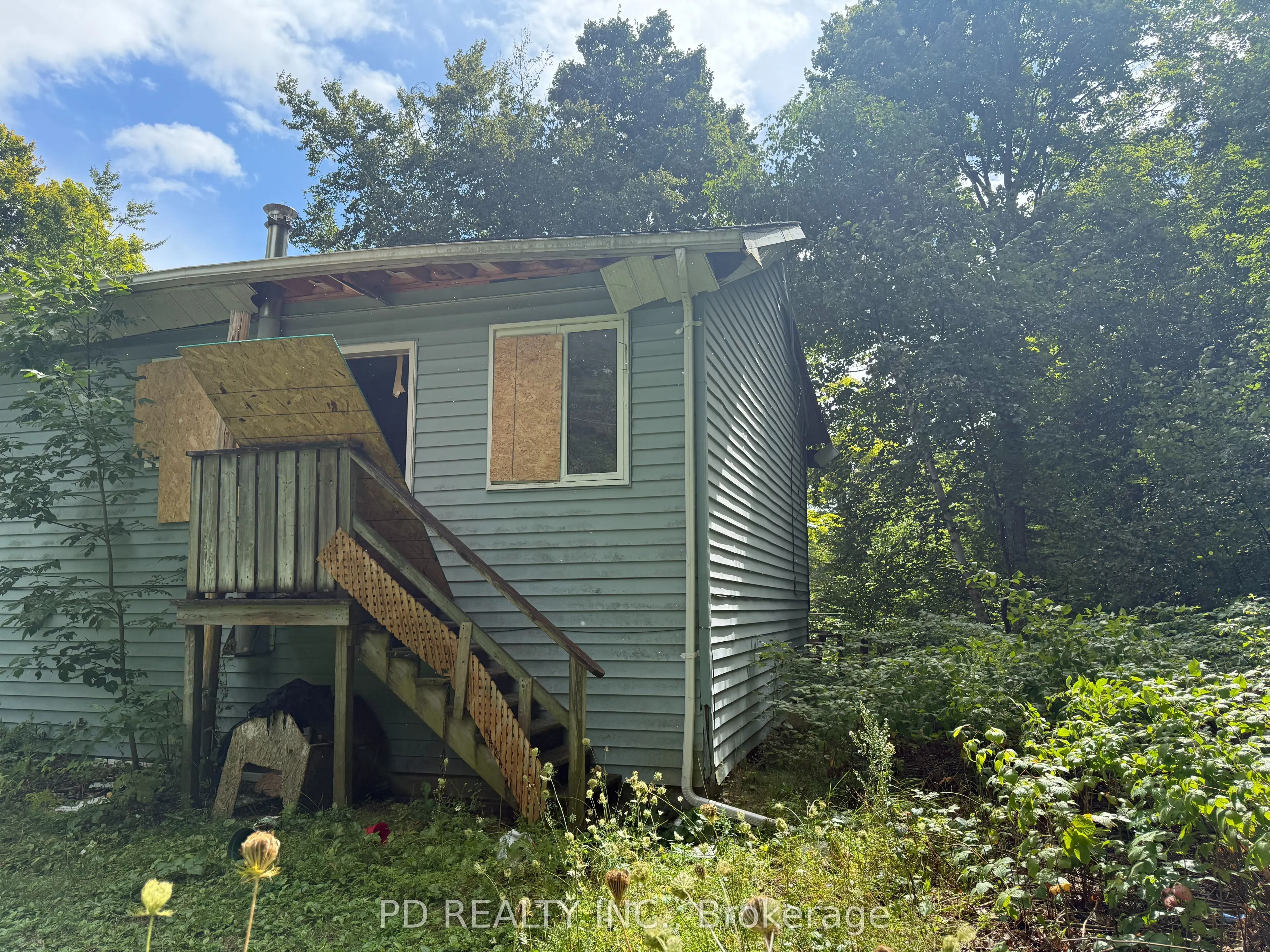 162 Farlain Lake Road W
