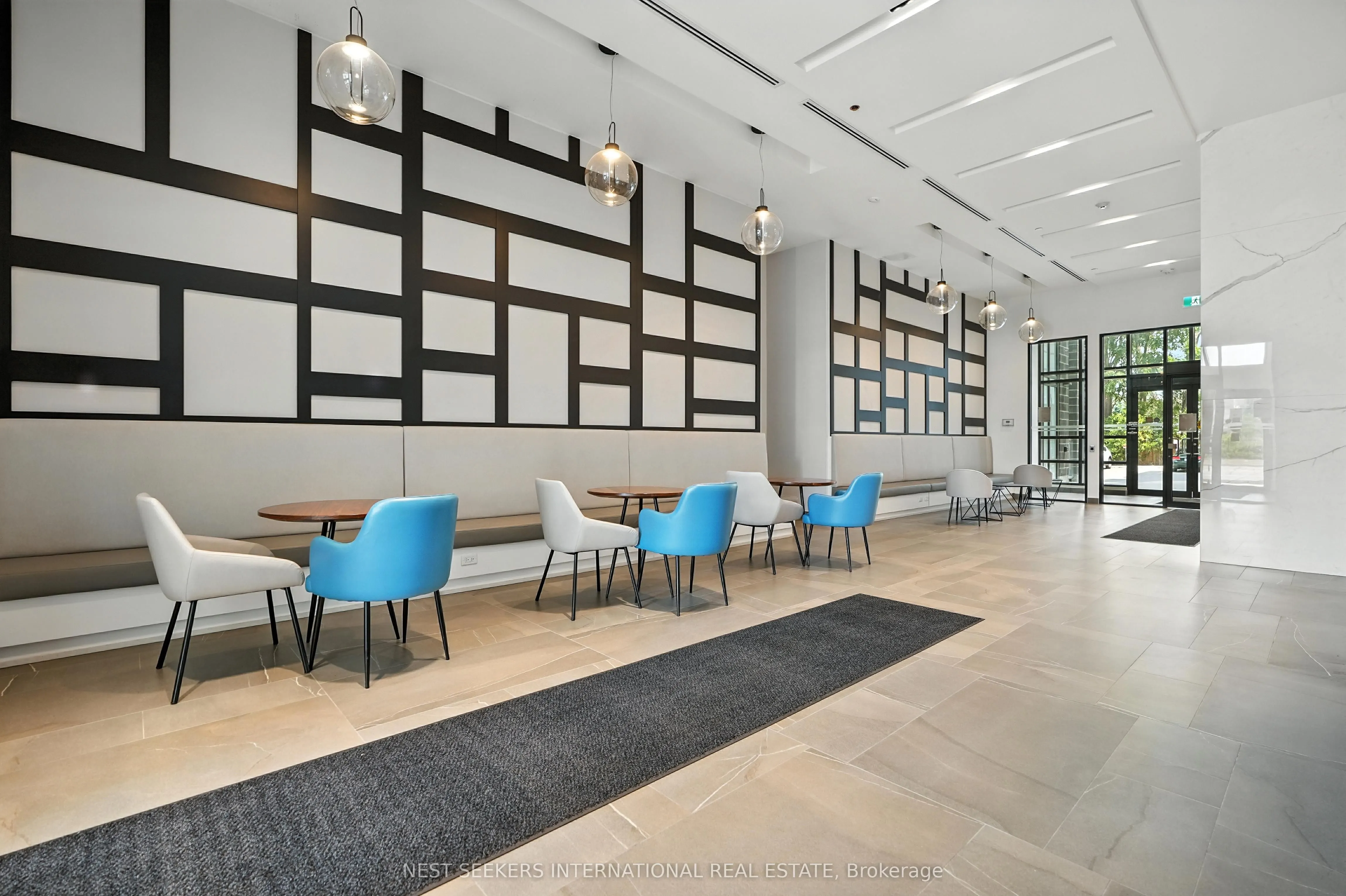681 Yonge Street, #404