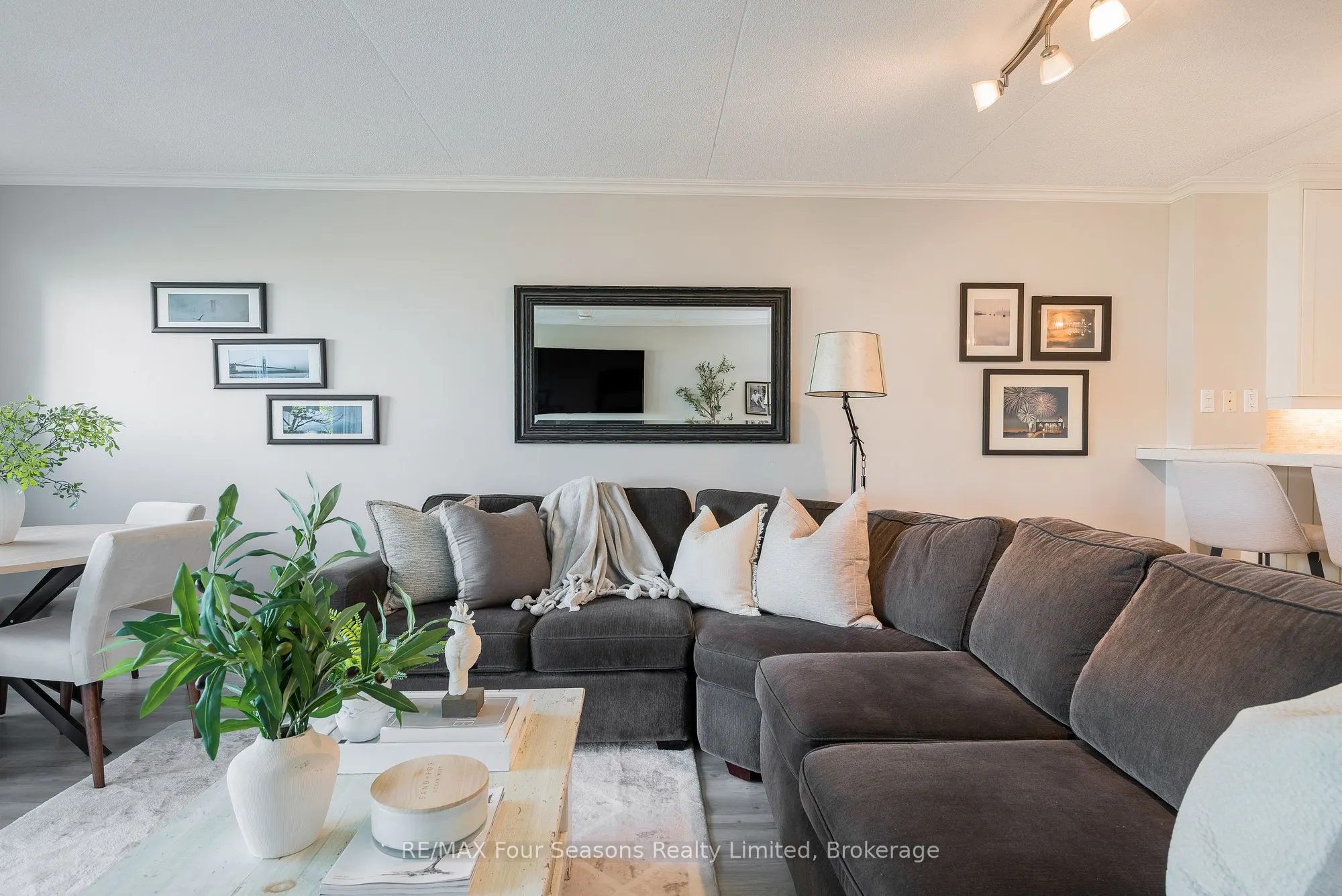 44 Trott Boulevard S, #24