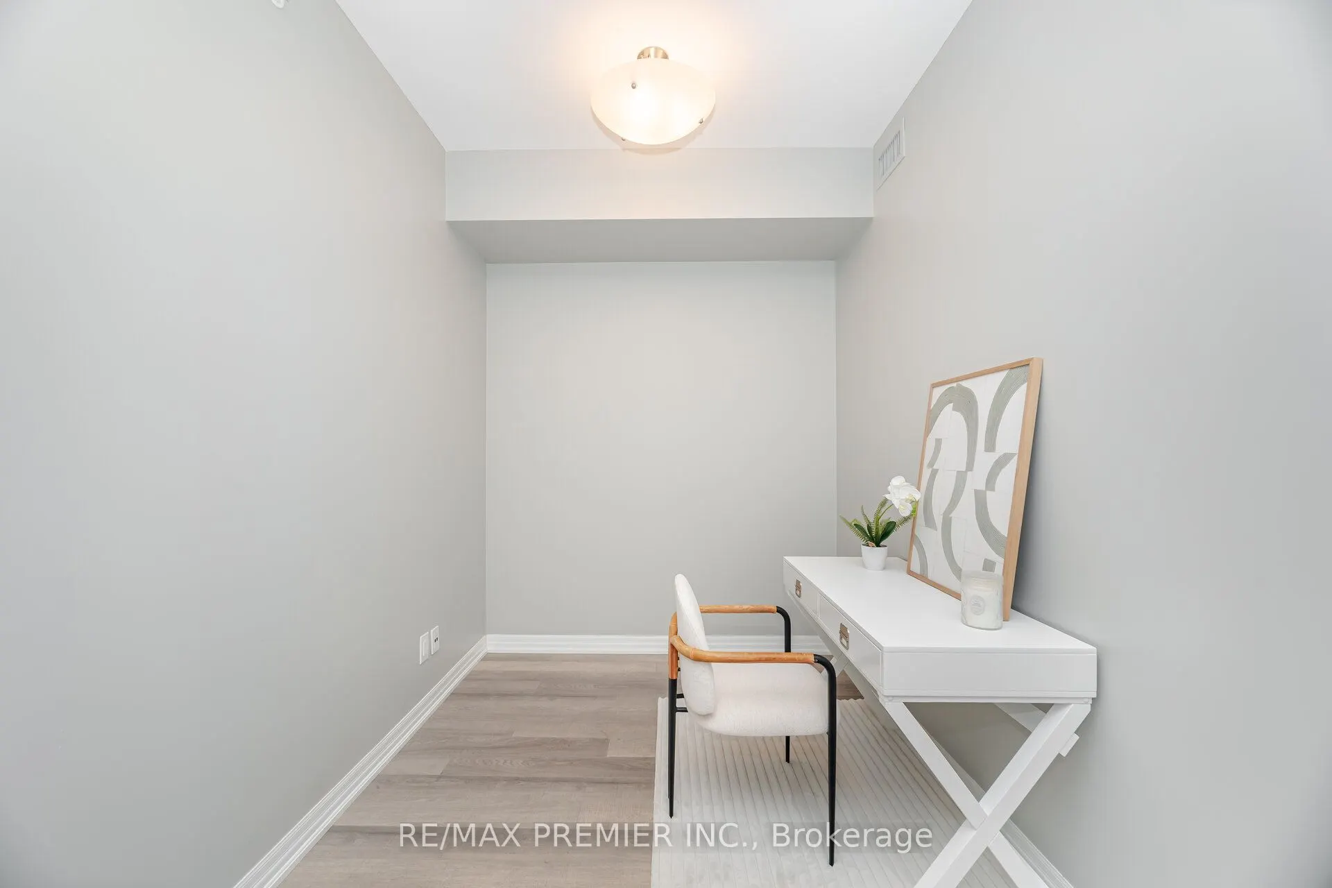111 Worsley Street, #401