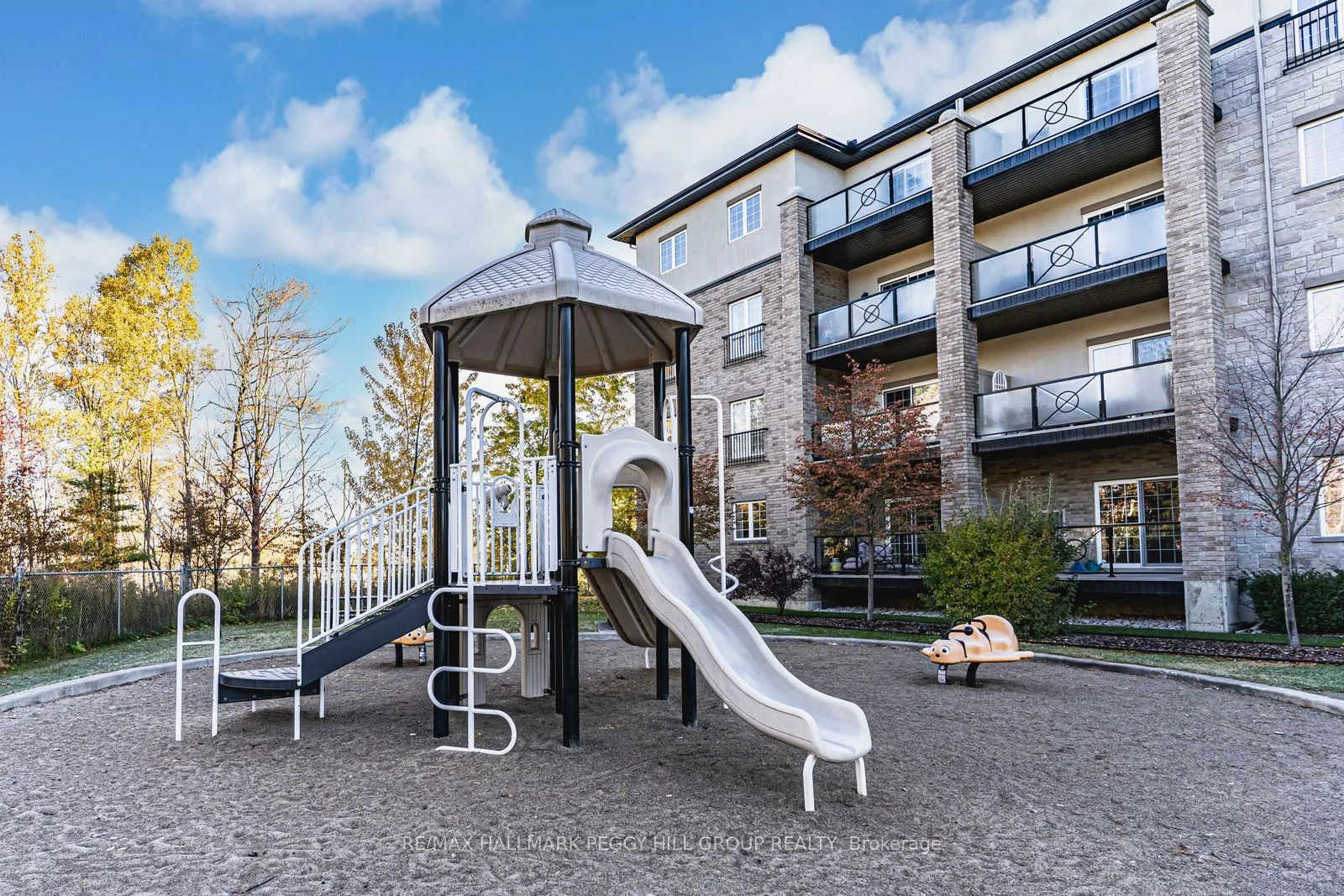 40 Ferndale Drive S #402