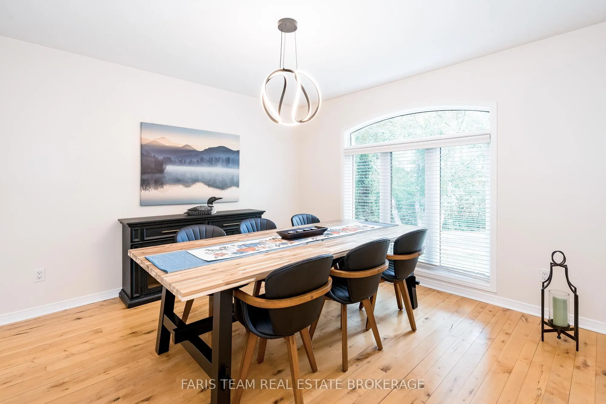 6 Meadowbrook Boulevard