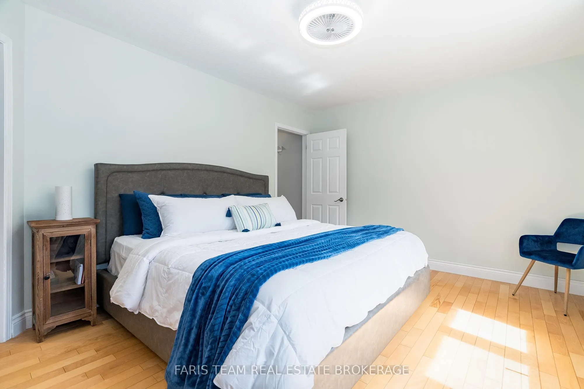 6 Meadowbrook Boulevard