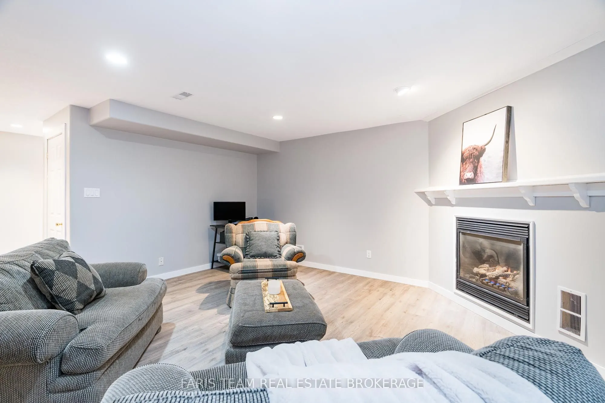 6 Meadowbrook Boulevard